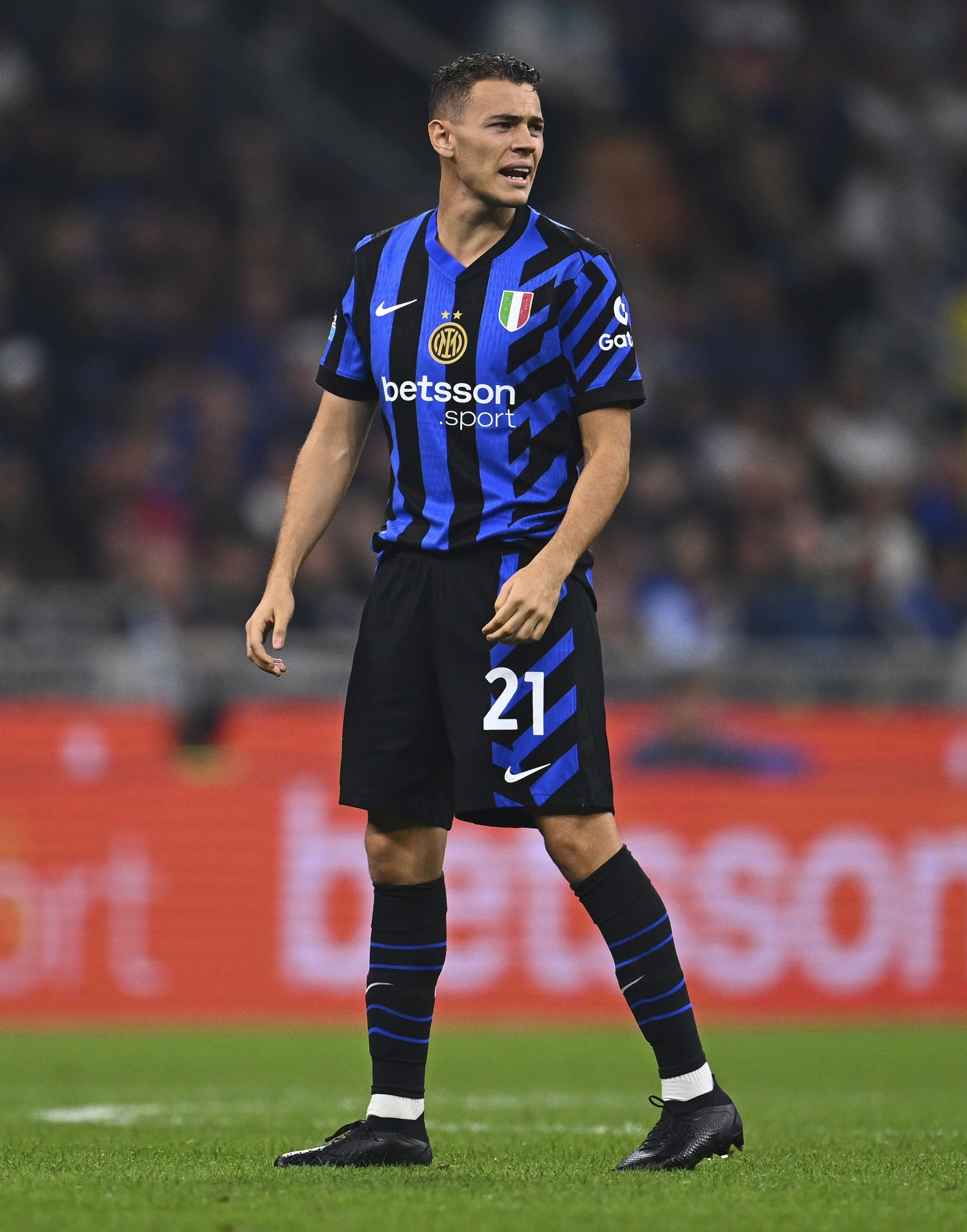 MILAN, ITALY - SEPTEMBER 22: Kristjan Asllani of FC Internazionale in action during the Serie A match between FC Internazionale and AC Milan at Stadio Giuseppe Meazza on September 22, 2024 in Milan, Italy. (Photo by Mattia Ozbot - Inter/Inter via Getty Images)