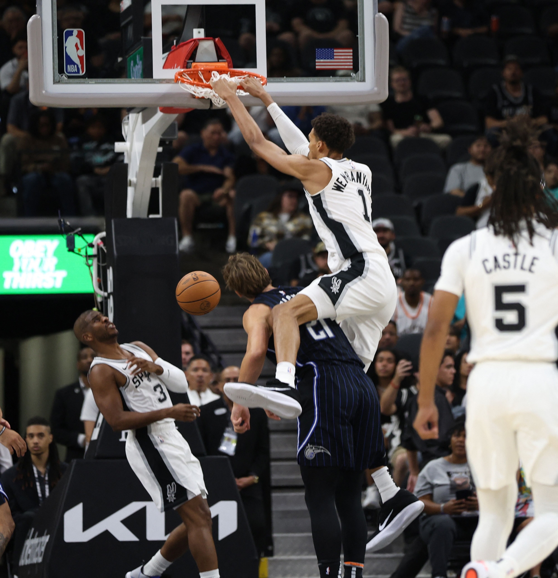 SAN ANTONIO, TX - OCTOBER 09: Victor Wembanyama #1 of the San Antonio Spurs dunks over Moritz Wagner #21 of the Orlando Magic in the first half in a preseason game at Frost Bank Center on October 9, 2024 in San Antonio, Texas. NOTE TO USER: User expressly acknowledges and agrees that, by downloading and or using this photograph, User is consenting to terms and conditions of the Getty Images License Agreement.   Ronald Cortes/Getty Images/AFP (Photo by Ronald Cortes / GETTY IMAGES NORTH AMERICA / Getty Images via AFP)