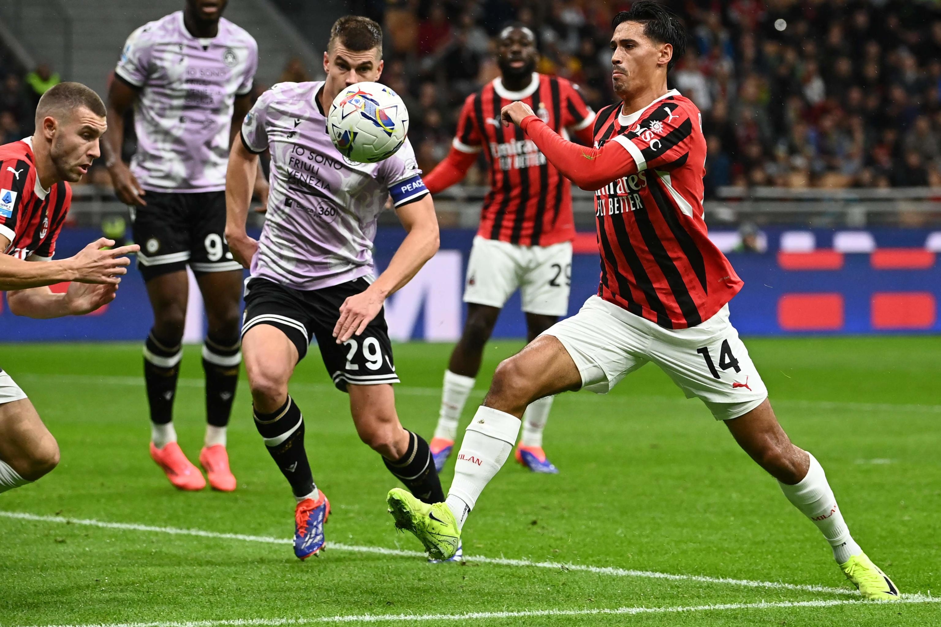 AC Milan's Dutch midfielder #14  Tijani Reijnders (R) fights for the ball with  Udinese's Slovenian defender #29 Jaka Bijol during the Italian Serie A football match Ac Milan vs Udinese at San Siro Meazza stadium in Milan on October 19, 2024. (Photo by Isabella BONOTTO / AFP)