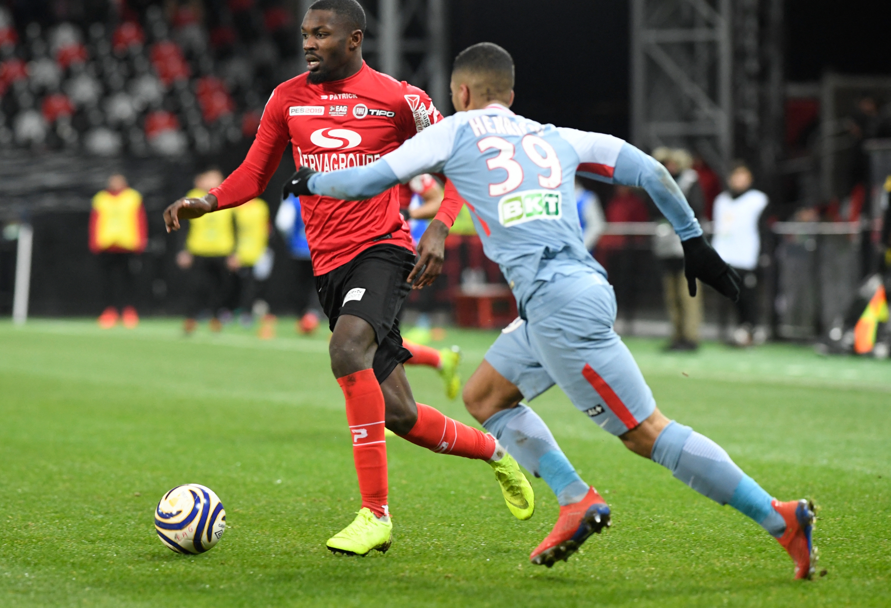 Guingamp's French forward Marcus Thuram fights with Monaco's German defender Benjamin Henrichs during the French League Cup semi-final football match  between Guingamp and Monaco on January 29, 2019 at the Roudourou stadium in Guingamp, western France. (Photo by FRED TANNEAU / AFP)