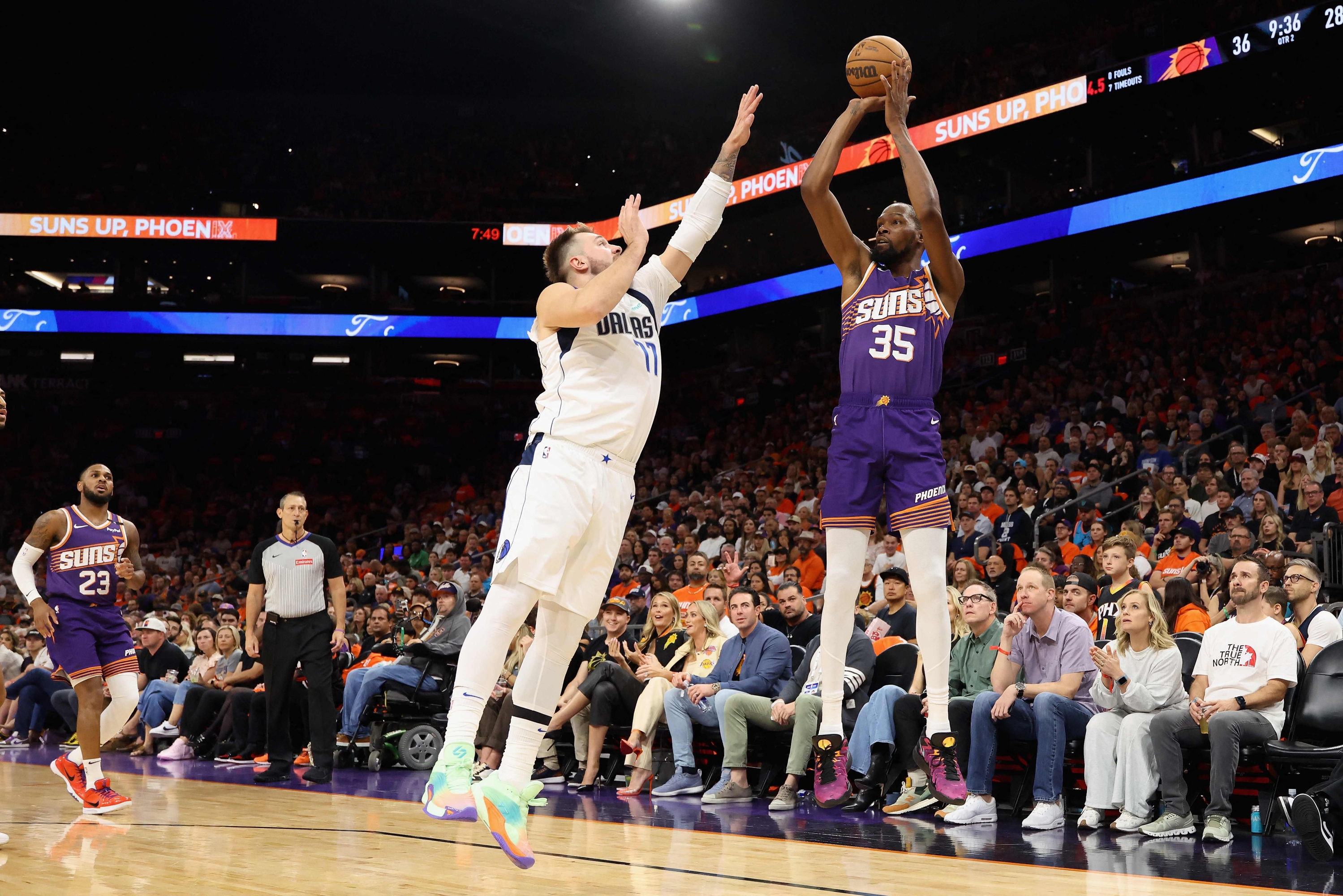  Kevin Durant #35 of the Phoenix Suns puts up a three-point shot over Luka Doncic #77 of the Dallas Mavericks during the first half of the NBA game at Footprint Center on October 26, 2024 in Phoenix, Arizona. NOTE TO USER: User expressly acknowledges and agrees that, by downloading and/or using this photograph, user is consenting to the terms and conditions of the Getty Images License Agreement.   Christian Petersen/Getty Images/AFP (Photo by Christian Petersen / GETTY IMAGES NORTH AMERICA / Getty Images via AFP)