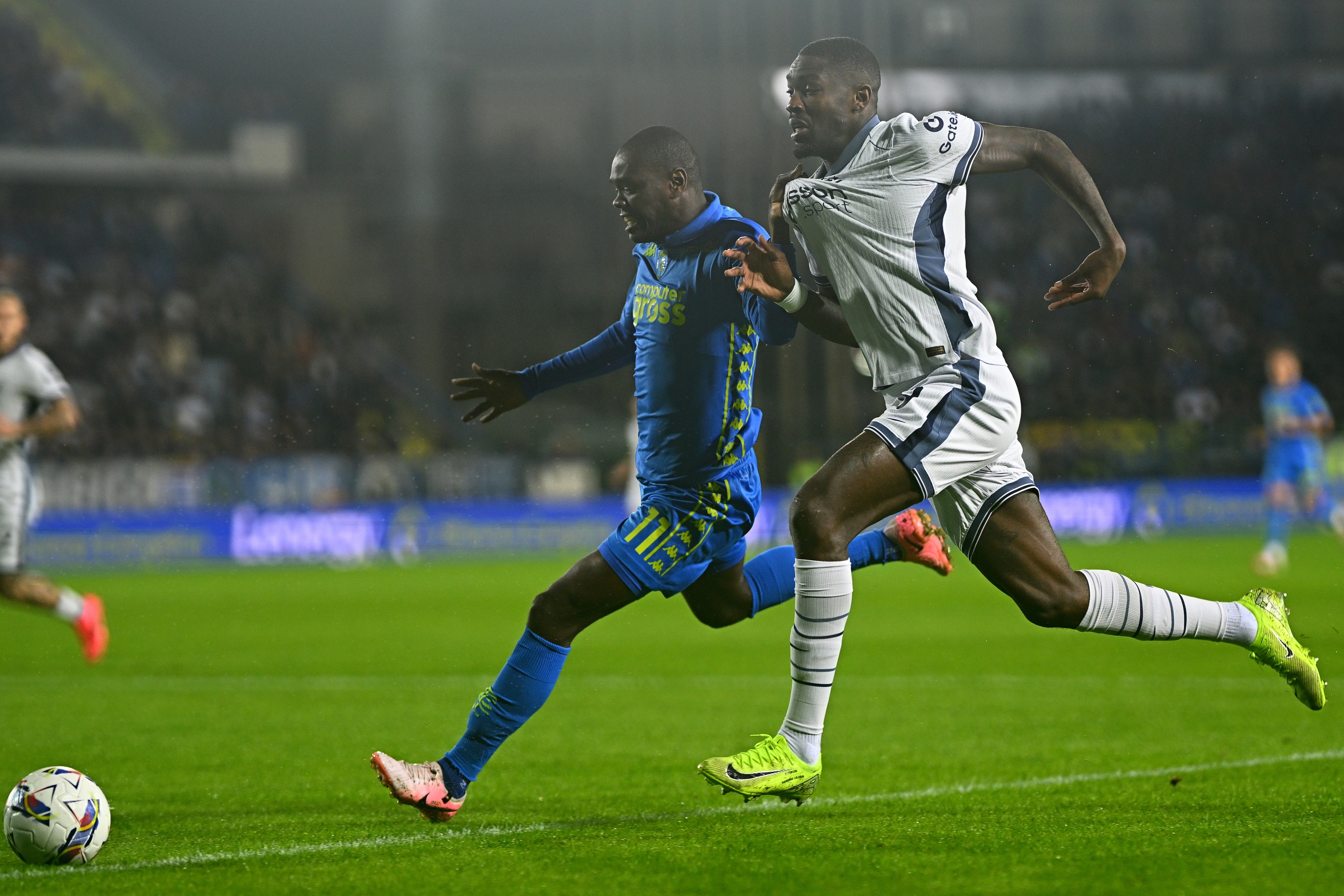 EMPOLI, ITALY - OCTOBER 30: Marcus Thuram of FC Internazionale, in action, is challenged during the Serie match between Empoli and Inter at Stadio Carlo Castellani on October 30, 2024 in Empoli, Italy. (Photo by Mattia Ozbot - Inter/Inter via Getty Images)