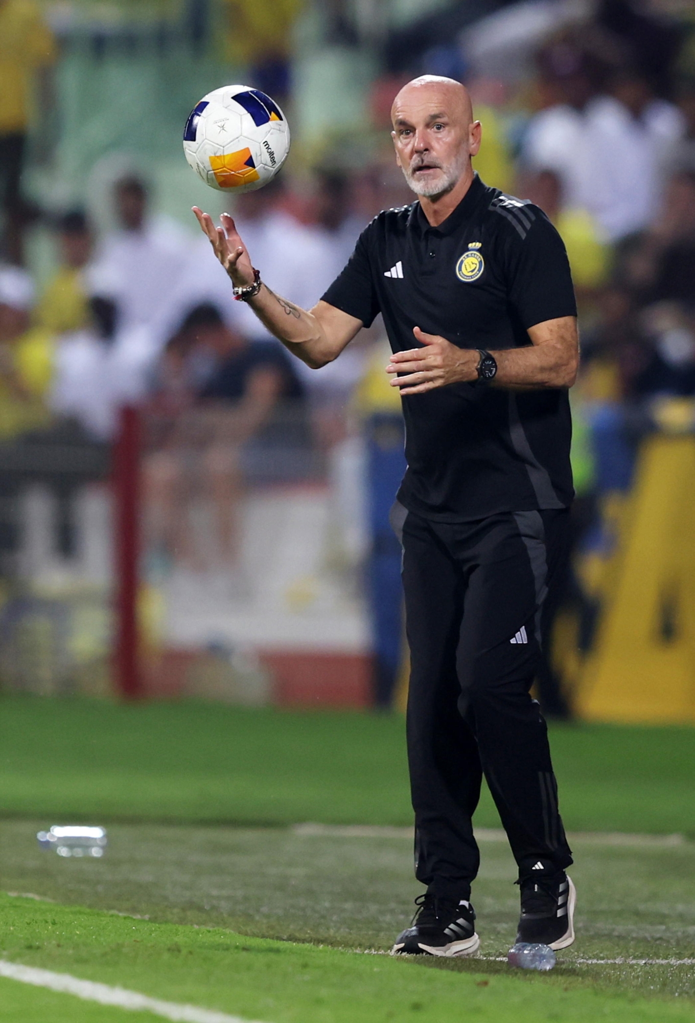 epa11675360 Head coach Stefano Pioli of Al-Nassr in action during the AFC Champions League soccer match between Esteghlal FC and Al Nassr FC in Dubai, United Arab Emirates, 22 October 2024.  EPA/ALI HAIDER