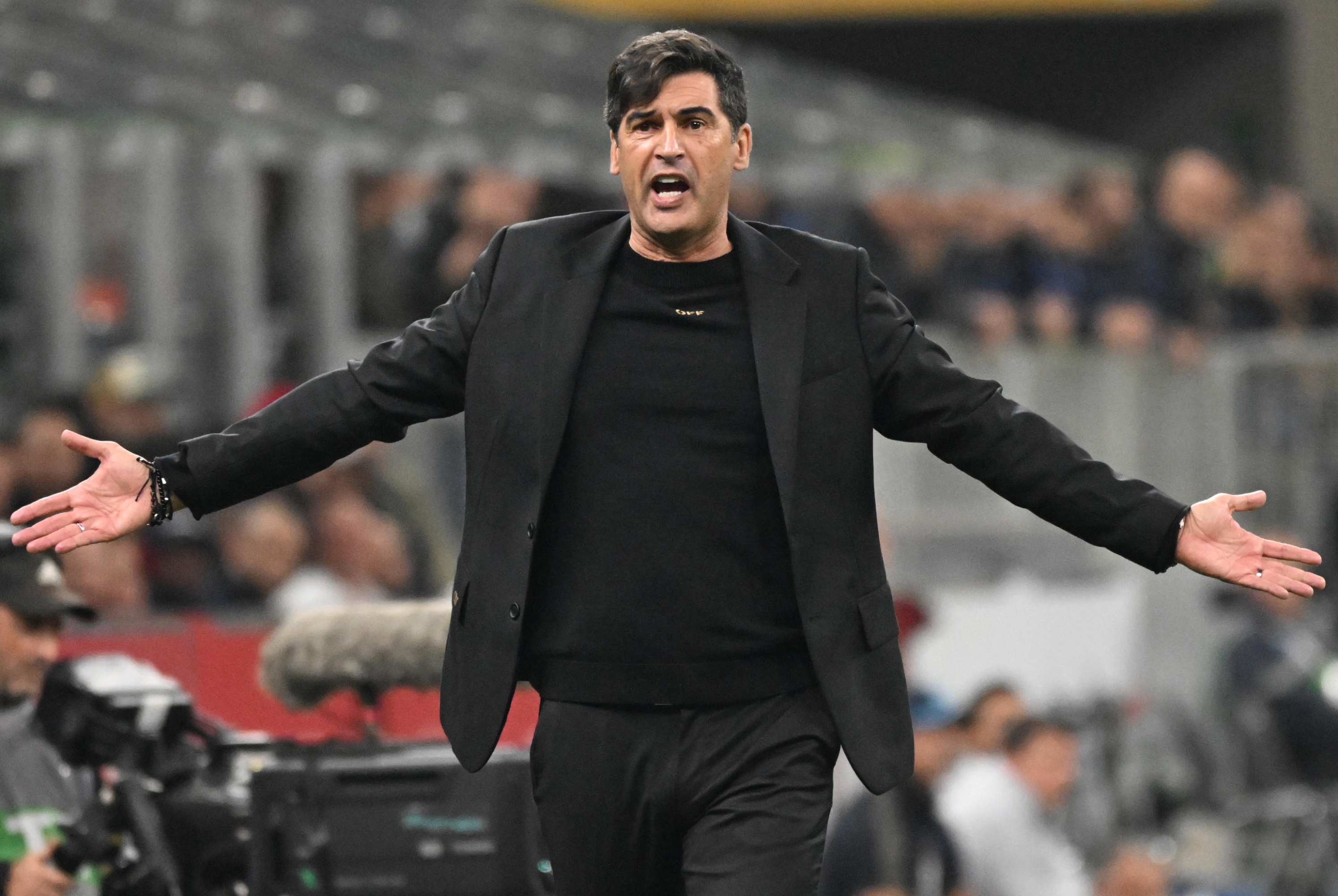 AC Milan’s head coach Paulo Fonseca reacts during the Italian Serie A soccer match between AC Milan and Napoli at the Giuseppe Meazza Stadium in Milan, Italy, 29 October 2024. ANSA/DANIEL DAL ZENNARO