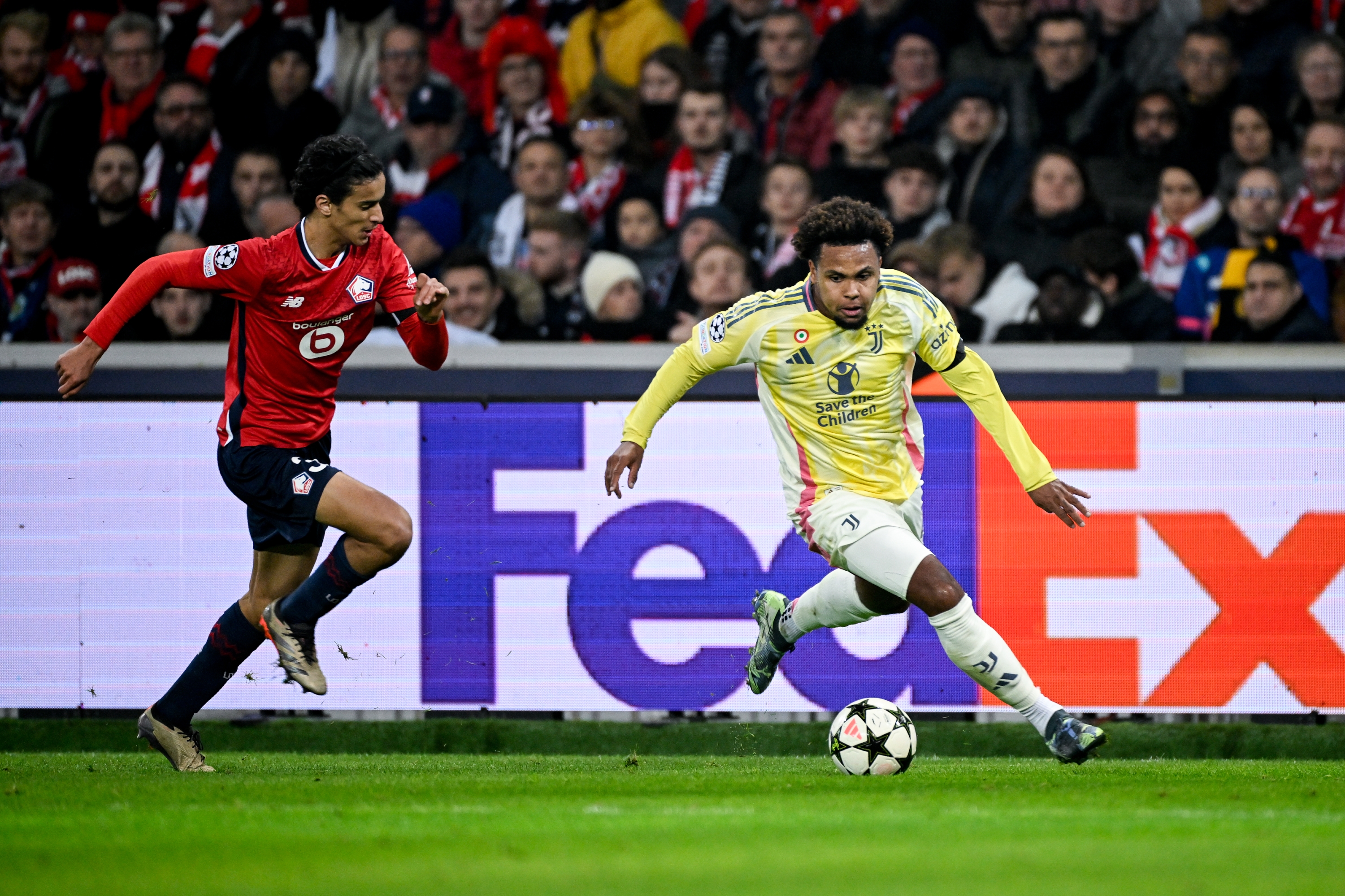 LILLE, FRANCE - NOVEMBER 5: Weston McKennie of Juventus during the UEFA Champions League 2024/25 League Phase MD4 match between LOSC Lille and Juventus at Stade Pierre Mauroy on November 5, 2024 in Lille, France. (Photo by Daniele Badolato - Juventus FC/Juventus FC via Getty Images)