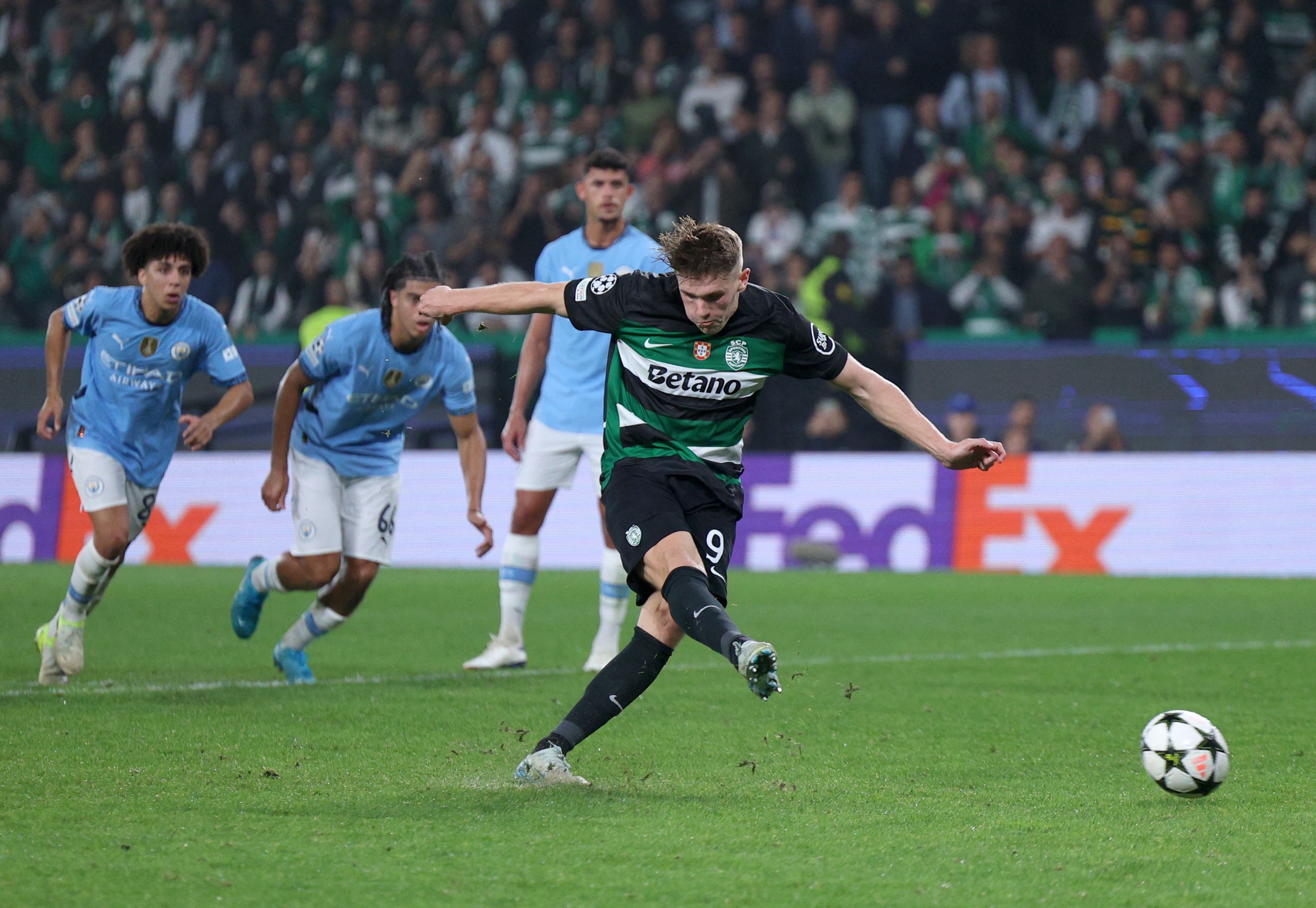 Sporting Lisbon's Swedish forward #09 Viktor Gyokeres scores his team's fourth goal from the penalty spot during the UEFA Champions League, league phase day 4 football match between Sporting Lisbon and Manchester City at the Jose Alvalade stadium in Lisbon on November 5, 2024. (Photo by FILIPE AMORIM / AFP)