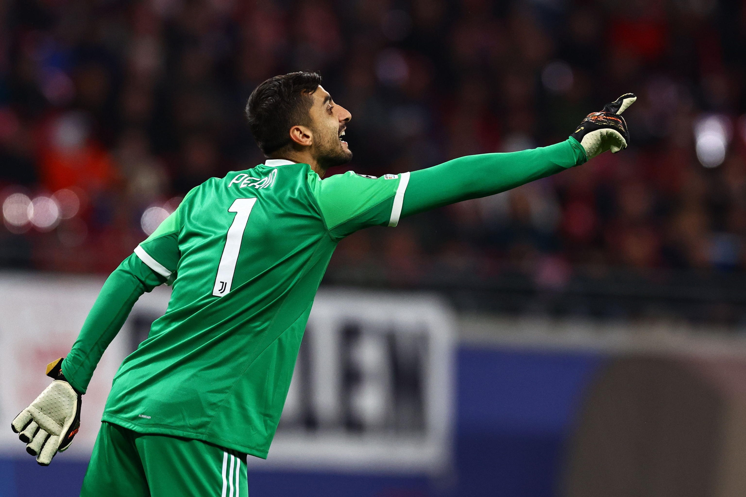 epa11638730 Goalkeeper Mattia Perin of Juventus reacts during the UEFA Champions League match between RB Leipzig and Juventus in Leipzig, Germany, 02 October 2024.  EPA/FILIP SINGER