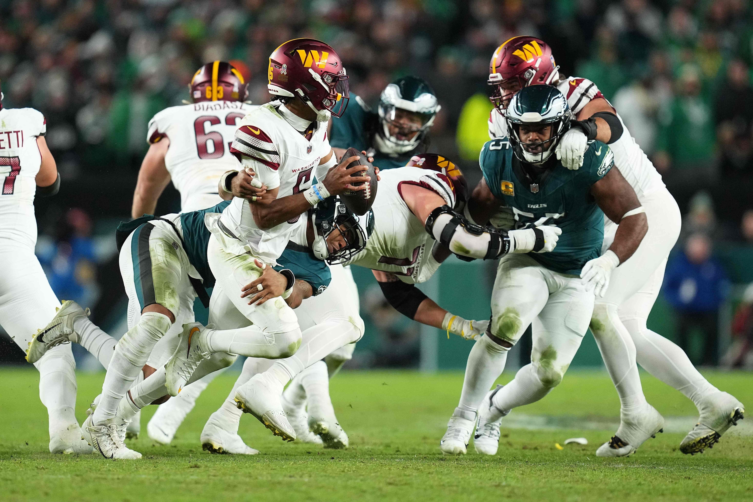 PHILADELPHIA, PENNSYLVANIA - NOVEMBER 14: Nolan Smith Jr. #3 of the Philadelphia Eagles sacks Jayden Daniels #5 of the Washington Commanders during the third quarter at Lincoln Financial Field on November 14, 2024 in Philadelphia, Pennsylvania.   Mitchell Leff/Getty Images/AFP (Photo by Mitchell Leff / GETTY IMAGES NORTH AMERICA / Getty Images via AFP)