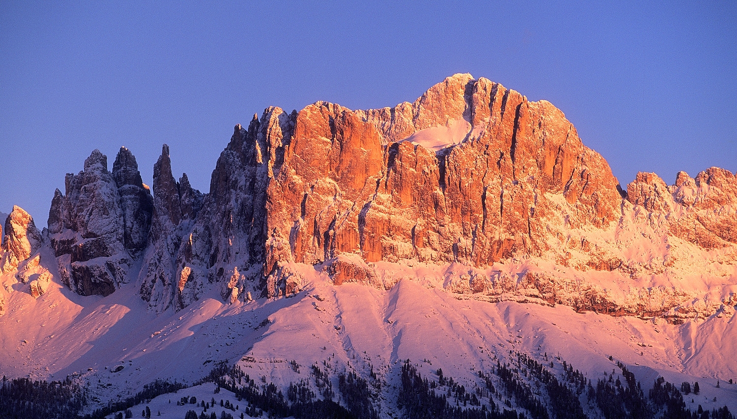 enrosadira sulle dolomiti sci sciare