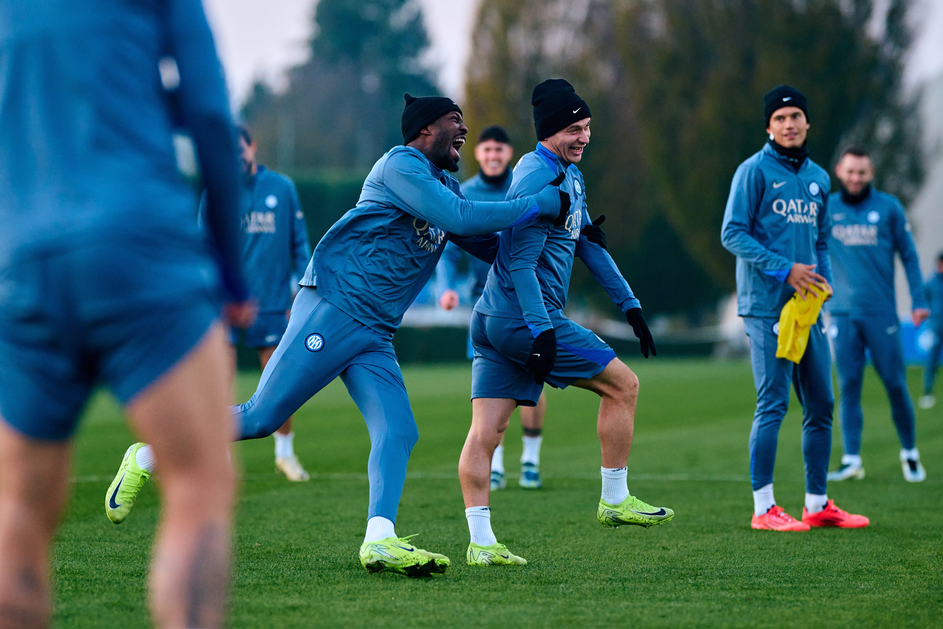 COMO, ITALY - NOVEMBER 09: Nicolò Barella of FC Internazionale, Marcus Thuram of FC Internazionale in action during the FC Internazionale training session at the club's training ground BPER Training Centre at Appiano Gentile on November 09, 2024 in Como, Italy. (Photo by Mattia Ozbot - Inter/Inter via Getty Images)