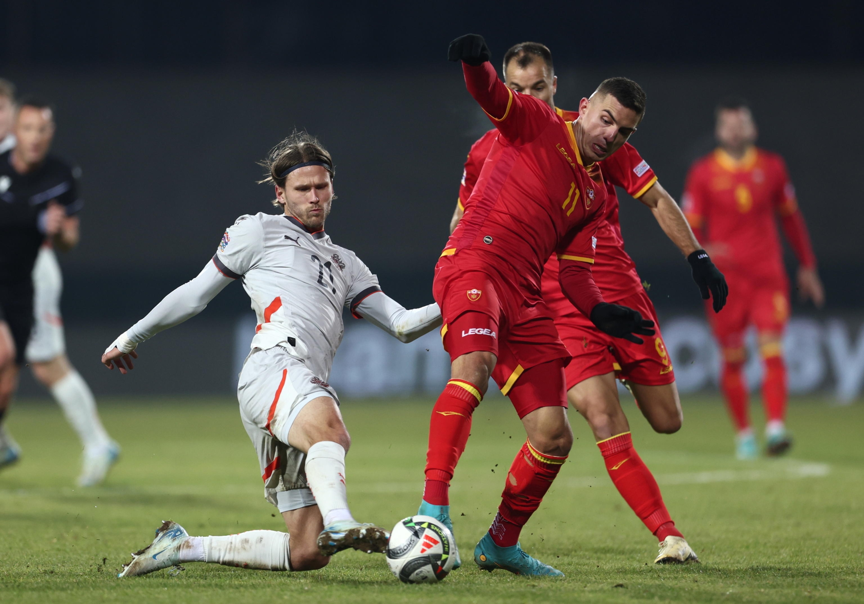 epa11724783 Montenegro's Nikola Krstovic (R) in action against Iceland's Arnor Ingvi Traustason (L) during the UEFA Nations League match between Montenegro and Iceland in Niksic, Montenegro, 16 November 2024.  EPA/STRINGER