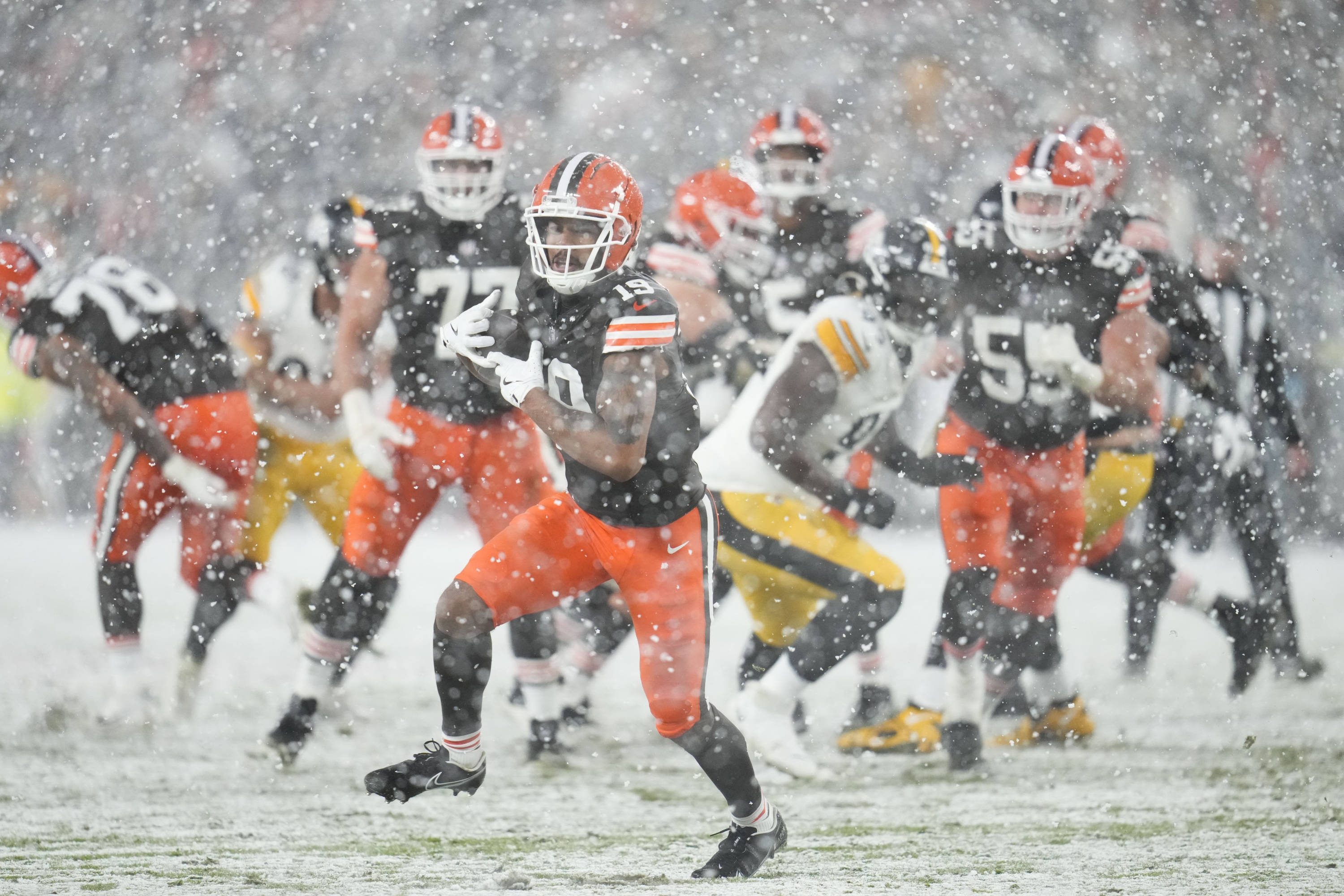 Cleveland Browns wide receiver Cedric Tillman (19) carries in the second half of an NFL football game against the Pittsburgh Steelers, Thursday, Nov. 21, 2024, in Cleveland. (AP Photo/Sue Ogrocki)