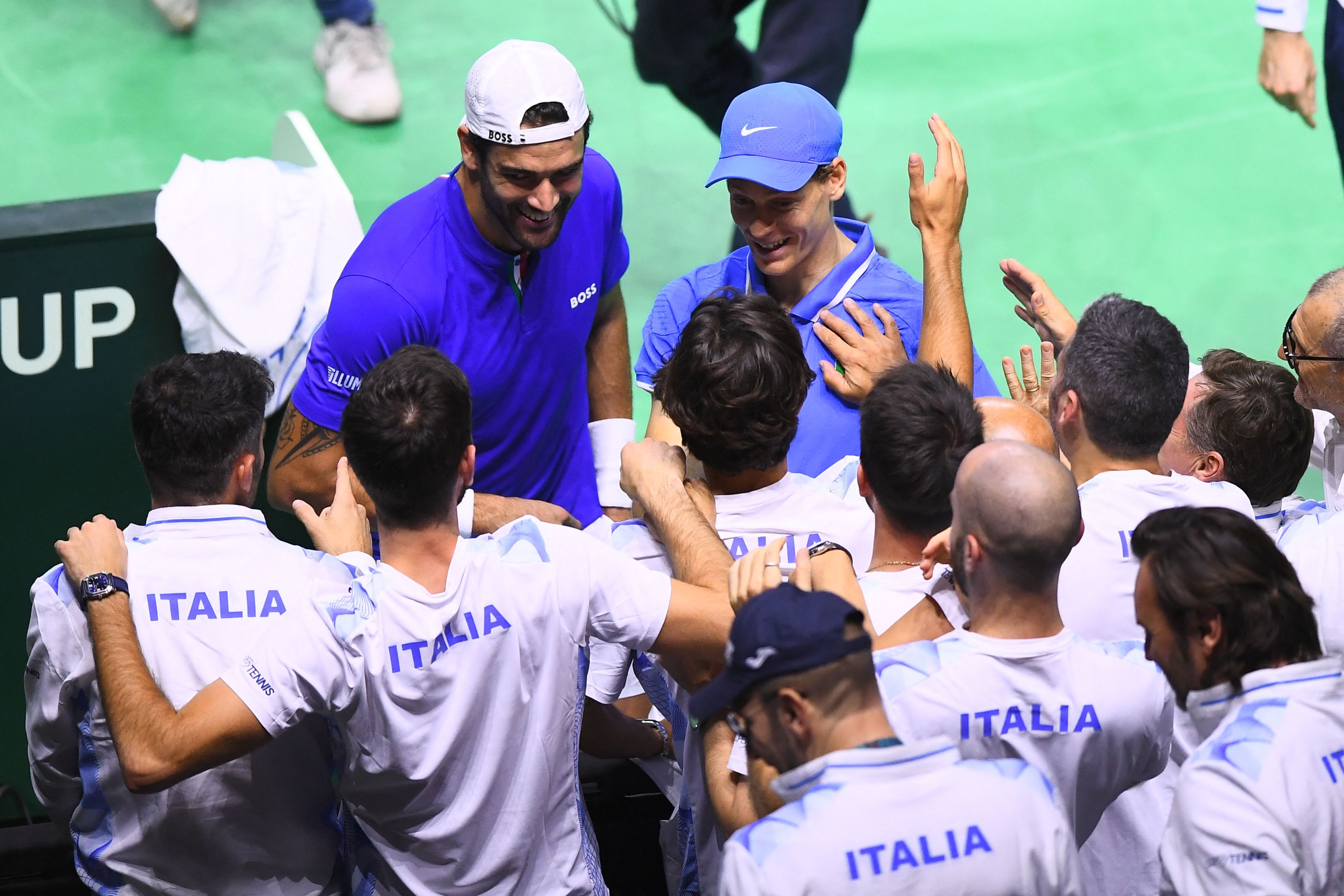 Matteo Berrettini (L) and Jannik Sinner of Team Italy, celebrate with teammates after beating Maximo Gonzalez and Andres Molteni of Team Argentina during their quarter-final doubles match between Italy and Argentina at the Davis Cup Finals at the Palacio de Deportes Jose Maria Martin Carpena arena in Malaga, southern Spain, on November 21, 2024. (Photo by JORGE GUERRERO / AFP)