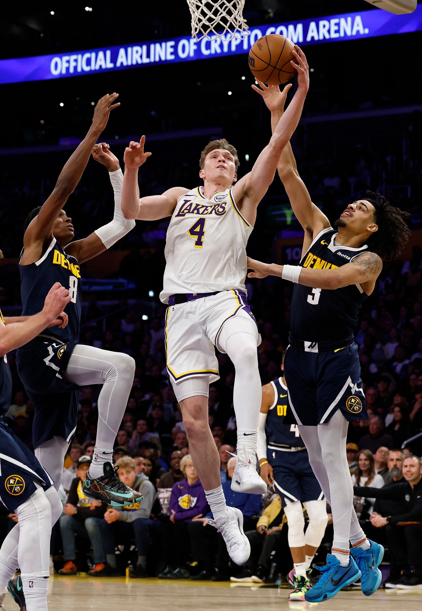  Dalton Knecht #4 of the Los Angeles Lakers takes a shot against Peyton Watson #8 and Julian Strawther #3 of the Denver Nuggets in the second half at Crypto.com Arena on November 23, 2024 in Los Angeles, California. NOTE TO USER: User expressly acknowledges and agrees that, by downloading and/or using this photograph, user is consenting to the terms and conditions of the Getty Images License Agreement.   Ronald Martinez/Getty Images/AFP (Photo by RONALD MARTINEZ / GETTY IMAGES NORTH AMERICA / Getty Images via AFP)