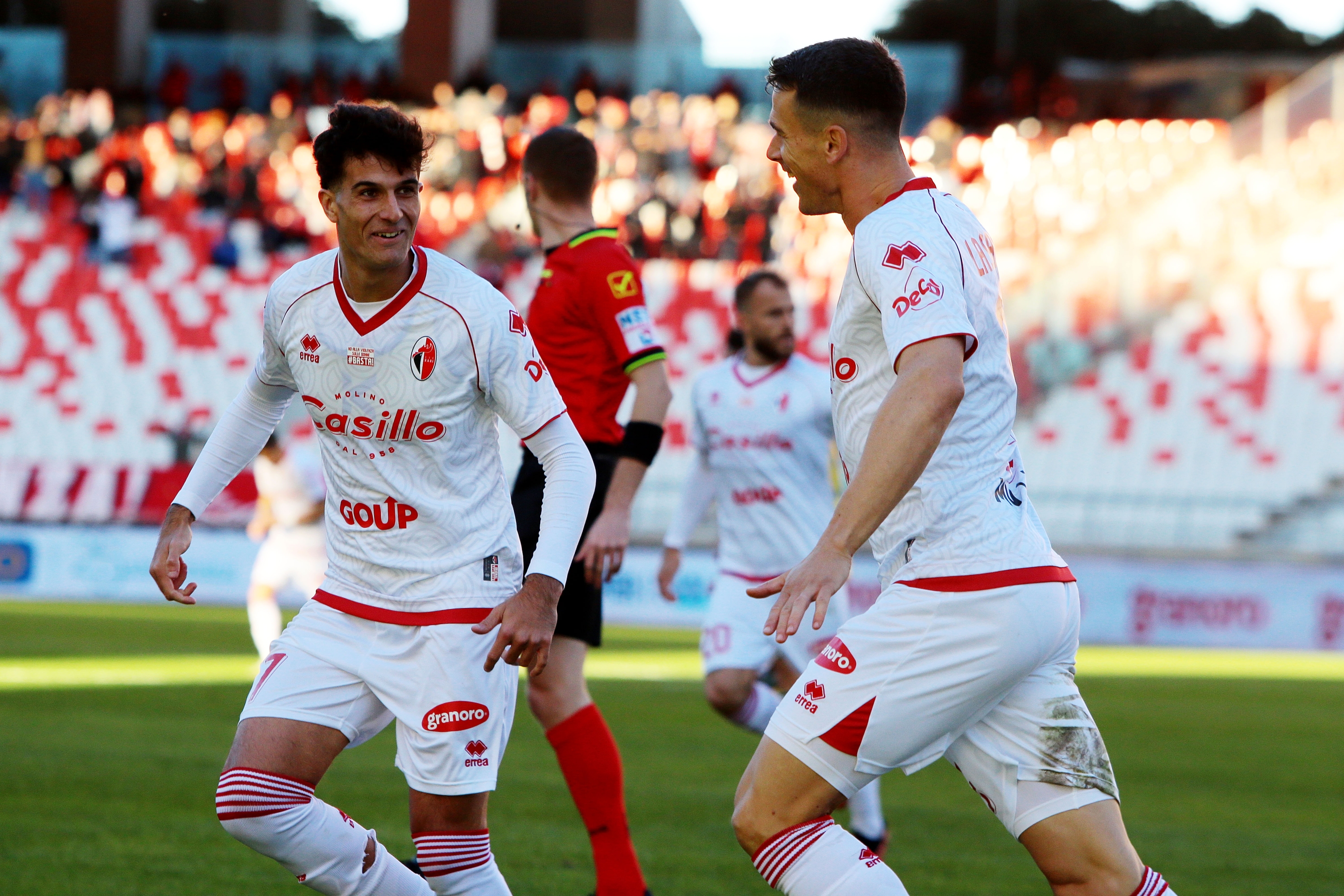 Esultanza di Kevin Lasagna dopo il gol durante la partita tra Bari vs Cittadella del Campionato italiano di calcio Serie BKT 2024/2025 - Stadio San Nicola, Bari, Italia - 24 Novembre 2024 - Sport (foto di Donato Fasano/LaPresse)