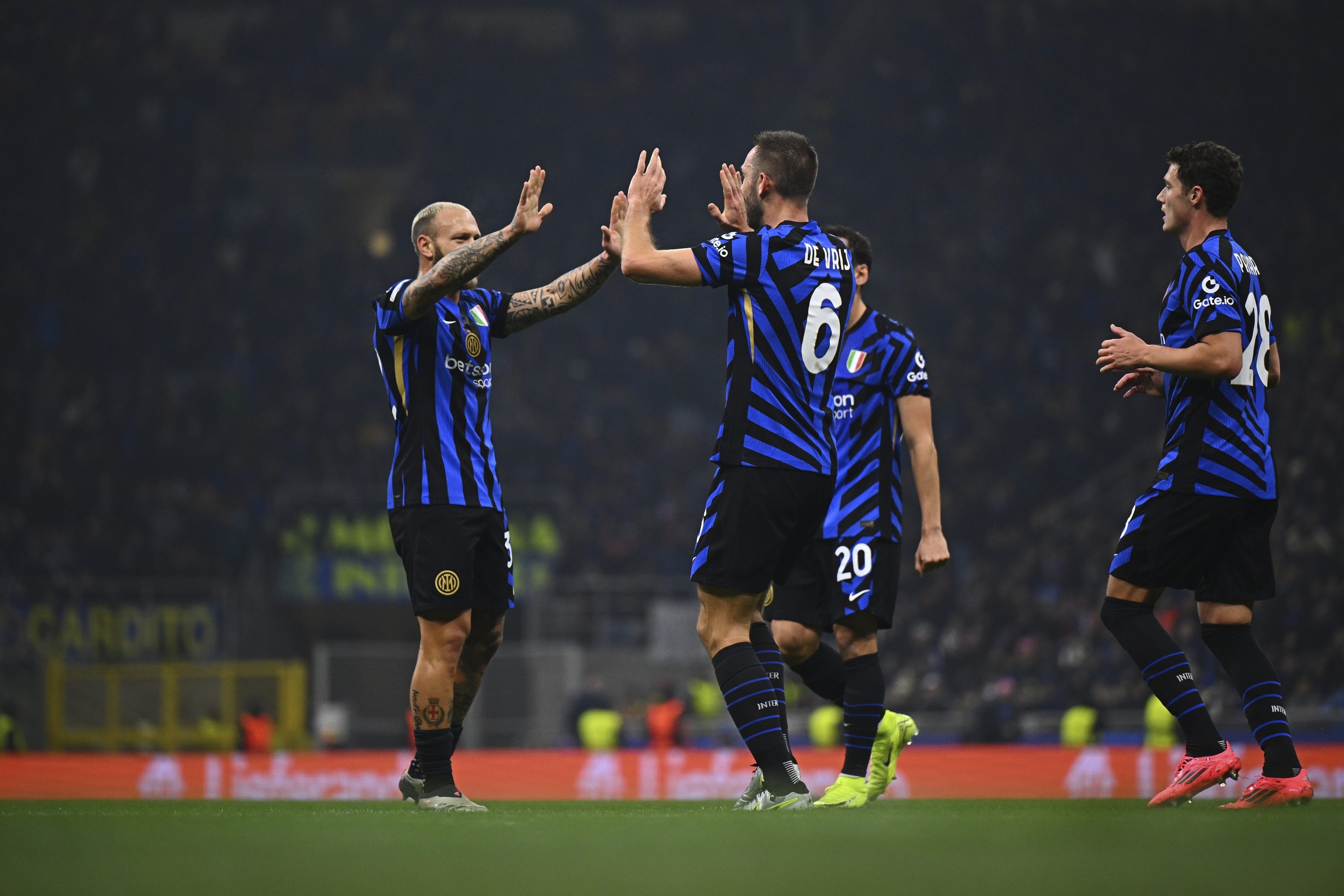 MILAN, ITALY - NOVEMBER 26: Stefan De Vrij of FC Internazionale celebrates with his teammate Federico Dimarco during the UEFA Champions League 2024/25 League Phase MD5 match between FC Internazionale Milano and RB Leipzig at Stadio San Siro on November 26, 2024 in Milan, Italy. (Photo by Mattia Ozbot - Inter/Inter via Getty Images)