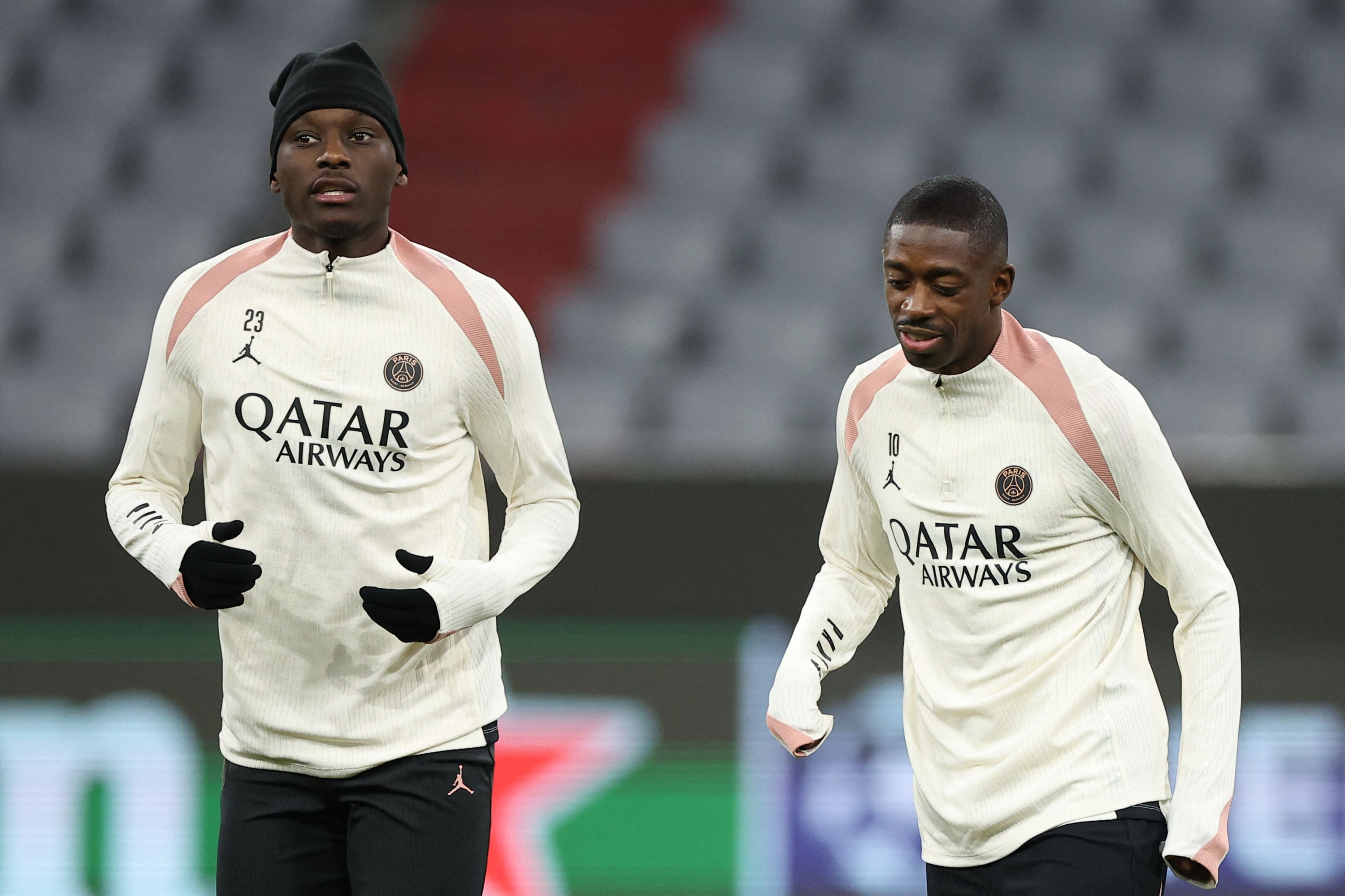 Paris Saint-Germain's French forward #23 Randal Kolo Muani (L) and Paris Saint-Germain's French forward #10 Ousmane Dembele take part in a training session on the eve of the UEFA Champions League football match against FC Bayern Munich at the Allianz Arena in Munich, southern Germany, on November 25, 2024. (Photo by FRANCK FIFE / AFP)