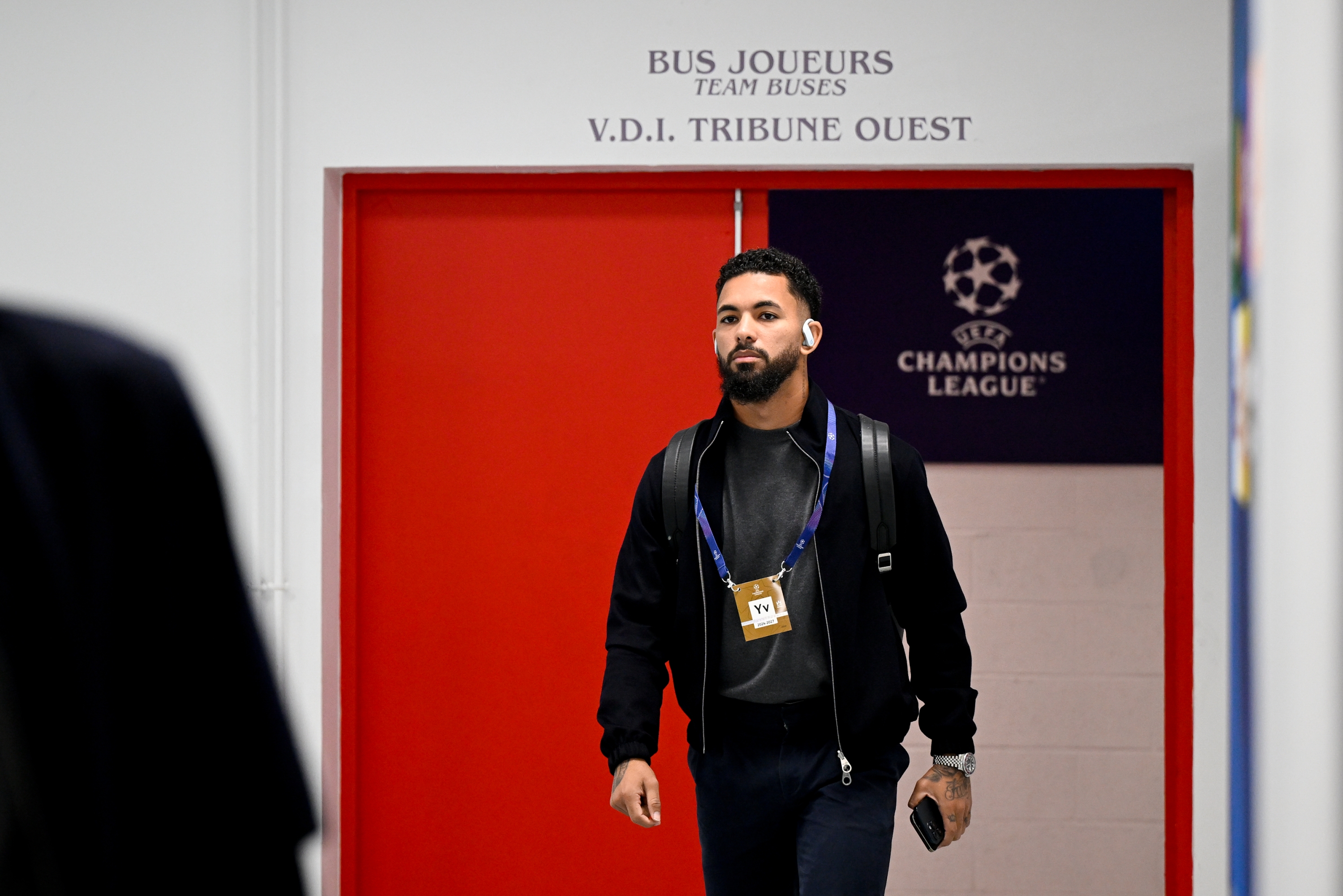 LILLE, FRANCE - NOVEMBER 5: Douglas Luiz of Juventus during the UEFA Champions League 2024/25 League Phase MD4 match between LOSC Lille and Juventus at Stade Pierre Mauroy on November 5, 2024 in Lille, France. (Photo by Daniele Badolato - Juventus FC/Juventus FC via Getty Images)