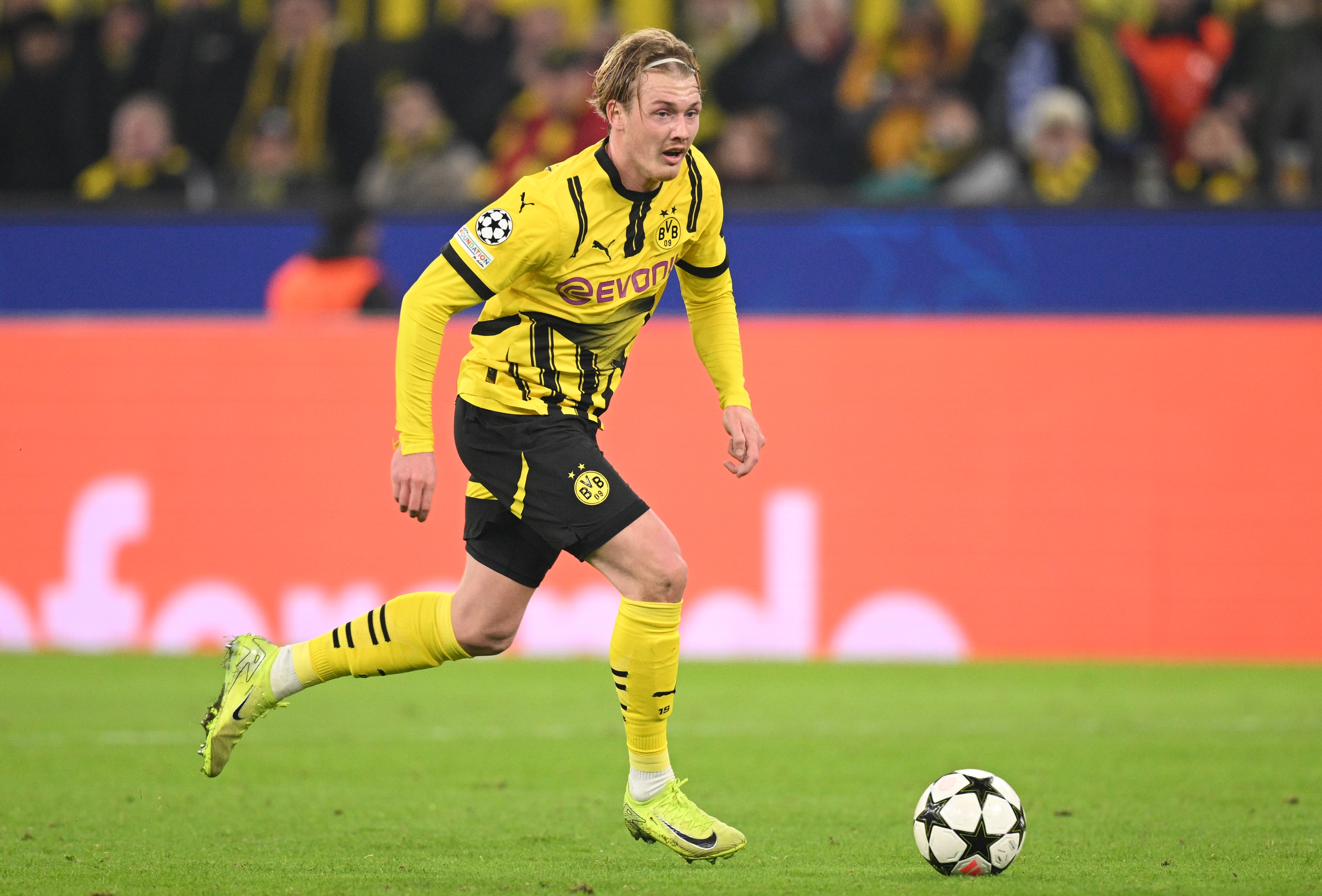 Julian Brandt of Dortmund in action during the UEFA Champions League 2024/25 League Phase MD4 match between Borussia Dortmund and SK Sturm Graz
