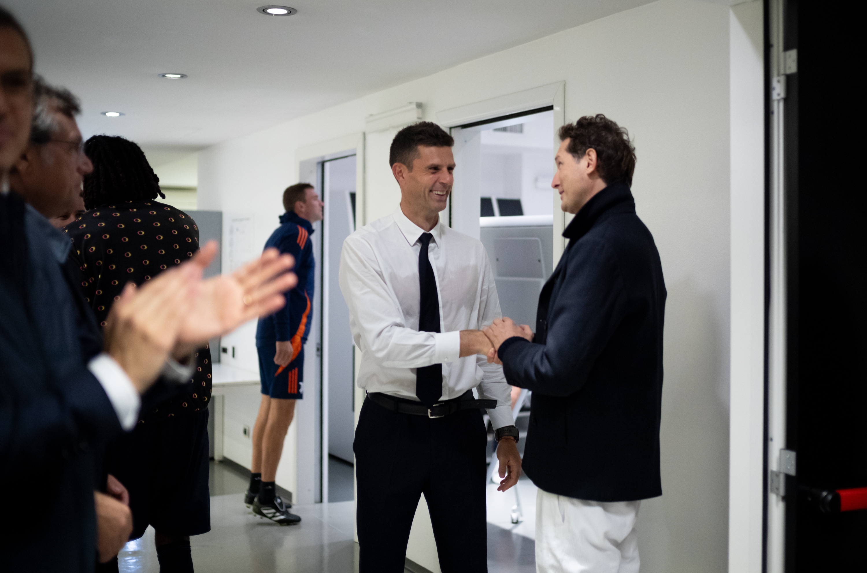 TURIN, ITALY - OCTOBER 19: John Elkann congratulates Juventus coach Thiago Motta after the the Serie A match between Juventus and SS Lazio at Allianz Stadium on October 19, 2024 in Turin, Italy. (Photo by Daniele Badolato - Juventus FC/Juventus FC via Getty Images)