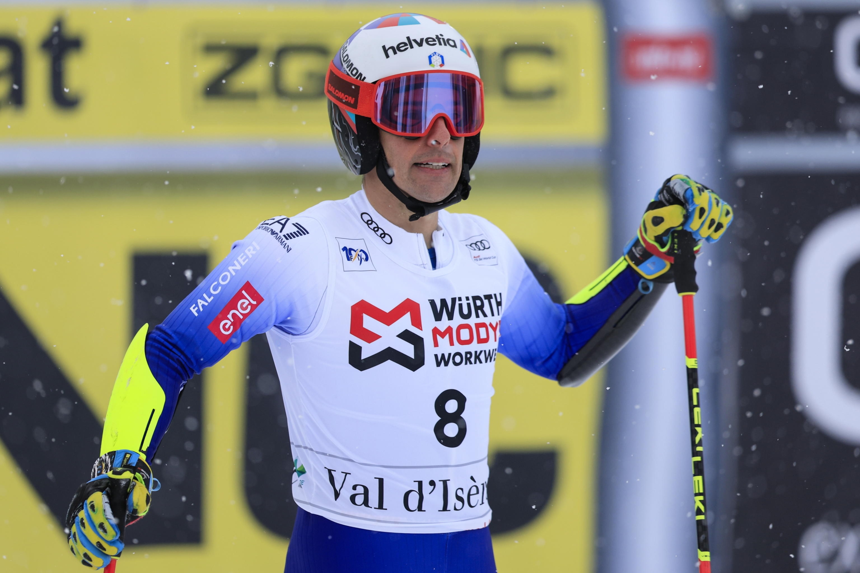 epa11776342 Luca De Aliprandini of Italy reacts in the finish area during the second run of the Men's Giant Slalom race at the FIS Alpine Skiing World Cup in Val d'Isere, France, 14 December 2024.  EPA/GUILLAUME HORCAJUELO