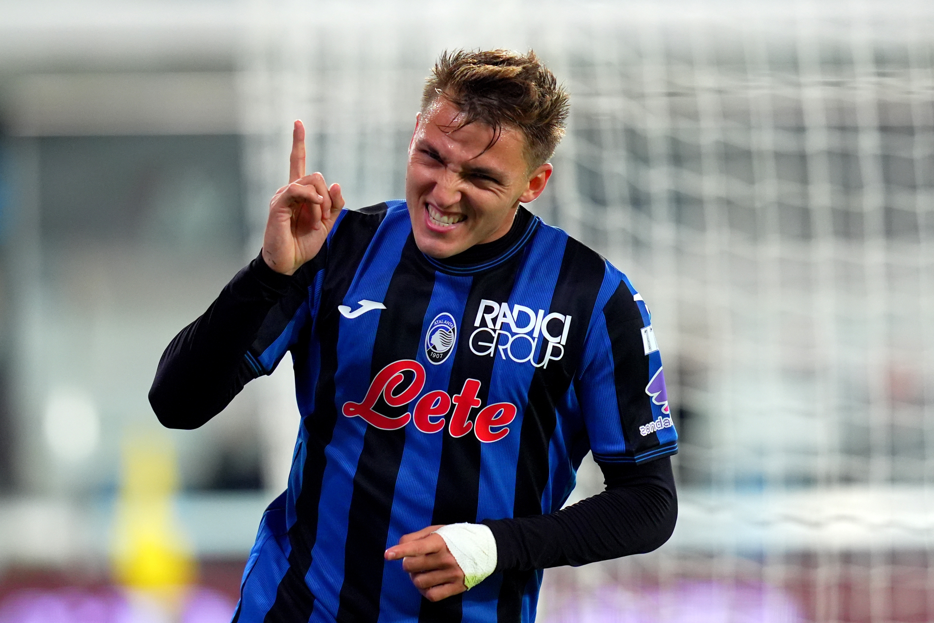 Atalantas Mateo Retegui celebrates after scoring 6-1 during the Serie A soccer match between Atalanta and Hellas Verona at the Gewiss Stadium in Bergamo , north Italy - Saturday , October 26 , 2024. Sport - Soccer . (Photo by Spada/Lapresse)