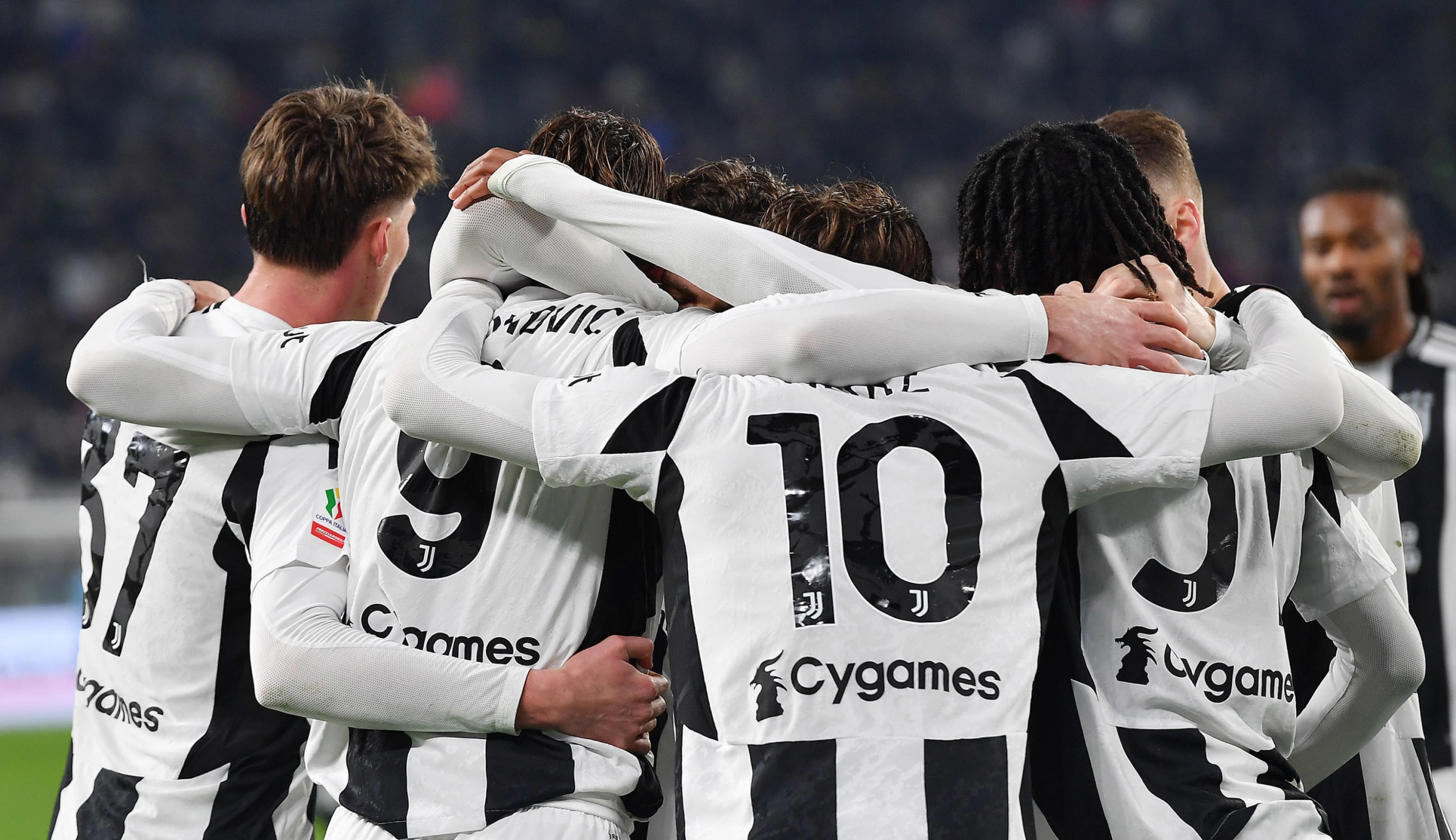 Juventus' Dusan Vlahovic jubilates after scoring the gol (1-0) during the Coppa Italia soccer match round of 16 Juventus FC vs Cagliari Calcio at the Allianz Stadium in Turin, Italy, 17 December 2024 ANSA/ALESSANDRO DI MARCO