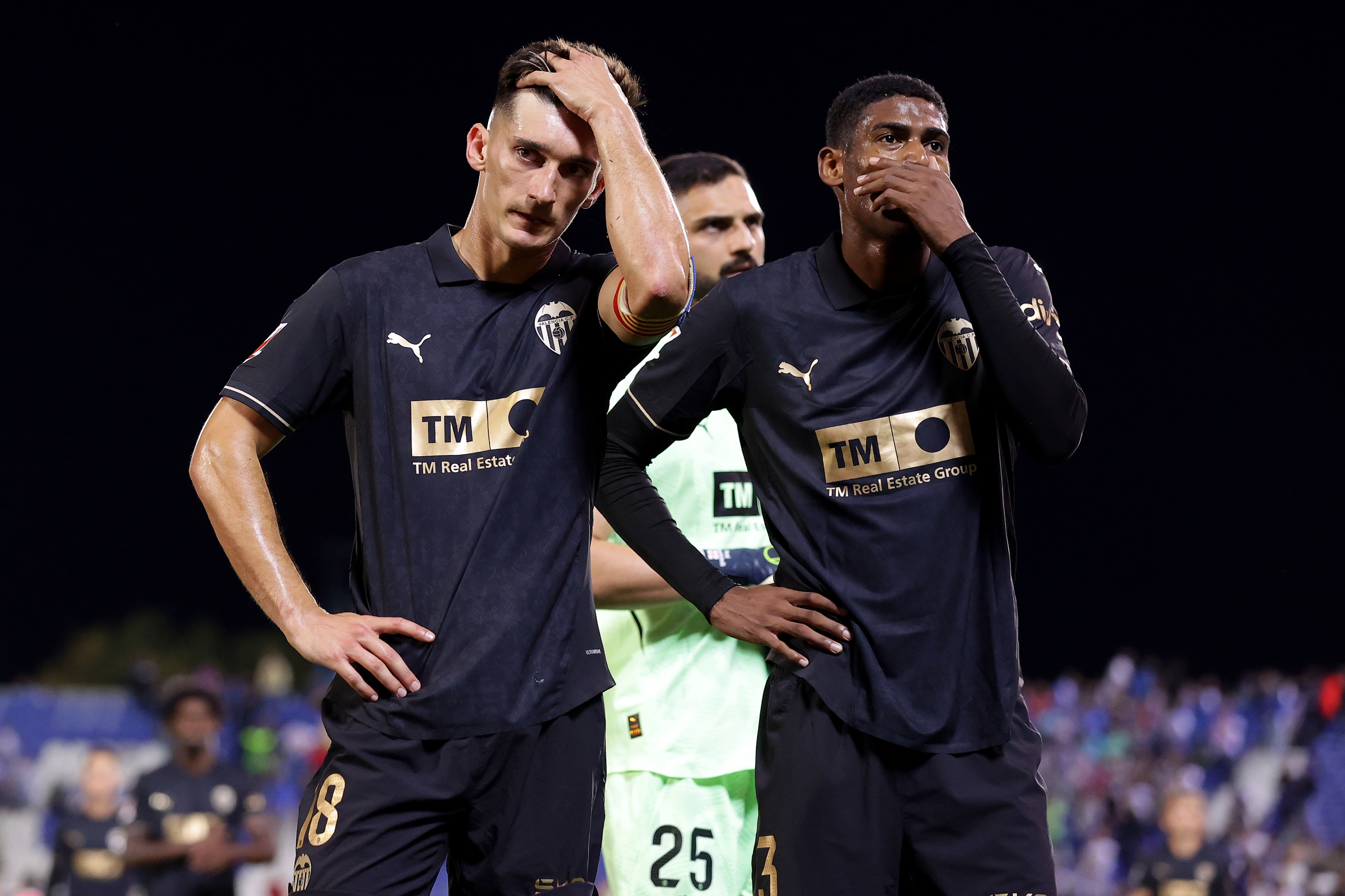 LEGANES, SPAIN - OCTOBER 04: Pepelu (l) and Cristhian Mosquera of Valencia CF react at the end of the match between CD Leganes and Valencia CF at Estadio Municipal de Butarque on October 04, 2024 in Leganes, Spain. (Photo by Gonzalo Arroyo Moreno/Getty Images)