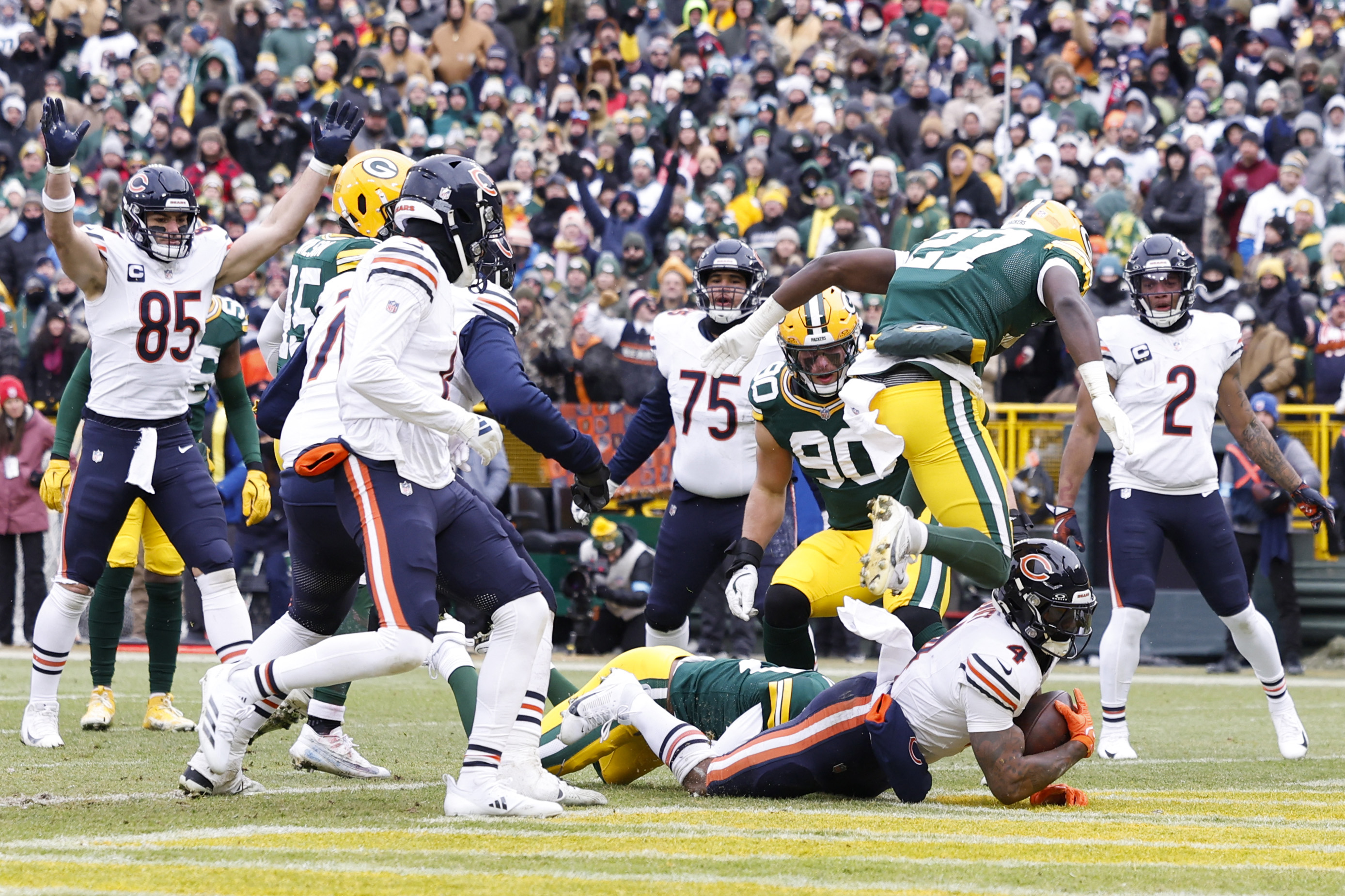 GREEN BAY, WISCONSIN - JANUARY 05: D'Andre Swift #4 of the Chicago Bears scores a touchdown in the second quarter against the Green Bay Packers at Lambeau Field on January 05, 2025 in Green Bay, Wisconsin.   John Fisher/Getty Images/AFP (Photo by John Fisher / GETTY IMAGES NORTH AMERICA / Getty Images via AFP)