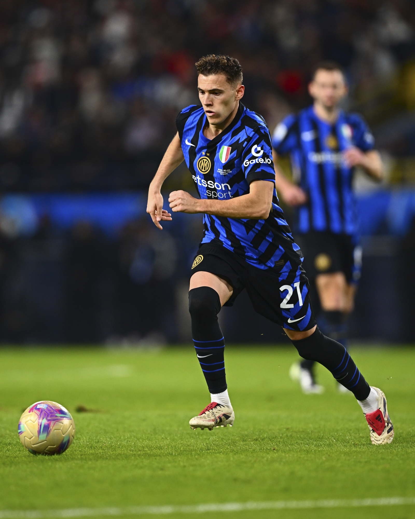 RIYADH, SAUDI ARABIA - JANUARY 06: Kristjan Asllani of FC Internazionale in action during the Italian Super Cup Final match between FC Internazionale and AC Milan at Kingdom Arena on January 06, 2025 in Riyadh, Saudi Arabia. (Photo by Mattia Pistoia - Inter/Inter via Getty Images)