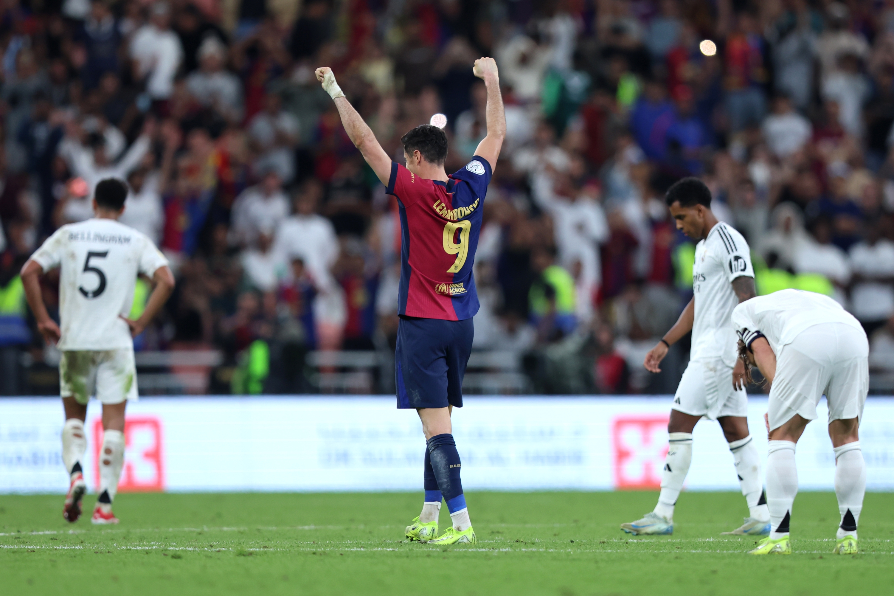 JEDDAH, SAUDI ARABIA - JANUARY 12: Robert Lewandowski of FC Barcelona celebrates after the final whistle of the Spanish Super Cup Final between Real Madrid and FC Barcelona at King Abdullah Sports City on January 12, 2025 in Jeddah, Saudi Arabia. (Photo by Yasser Bakhsh/Getty Images)