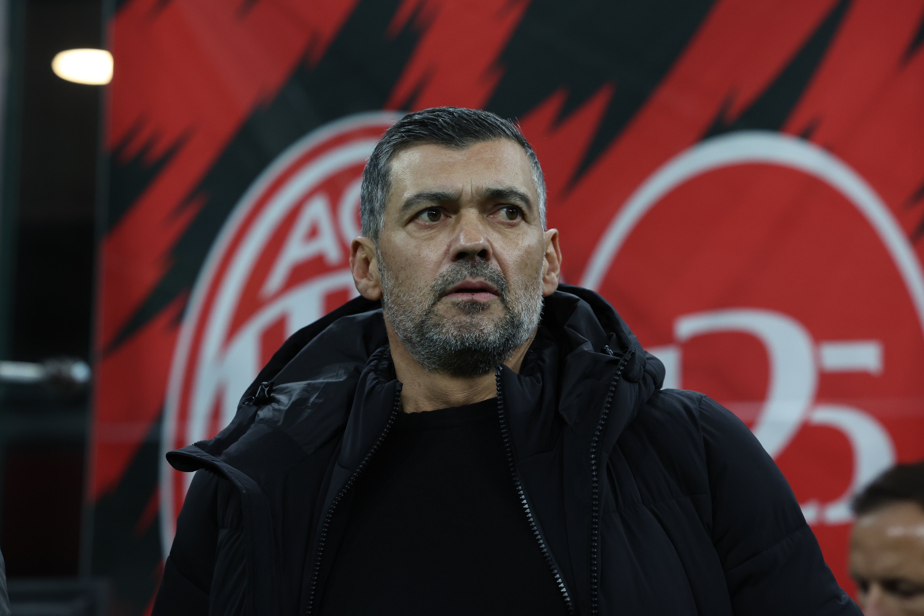 MILAN, ITALY - JANUARY 11:  Head coach of AC Milan Sergio Conceicao looks on before the Serie A match between AC Milan and Cagliari at Stadio Giuseppe Meazza on January 11, 2025 in Milan, Italy. (Photo by Claudio Villa/AC Milan via Getty Images)