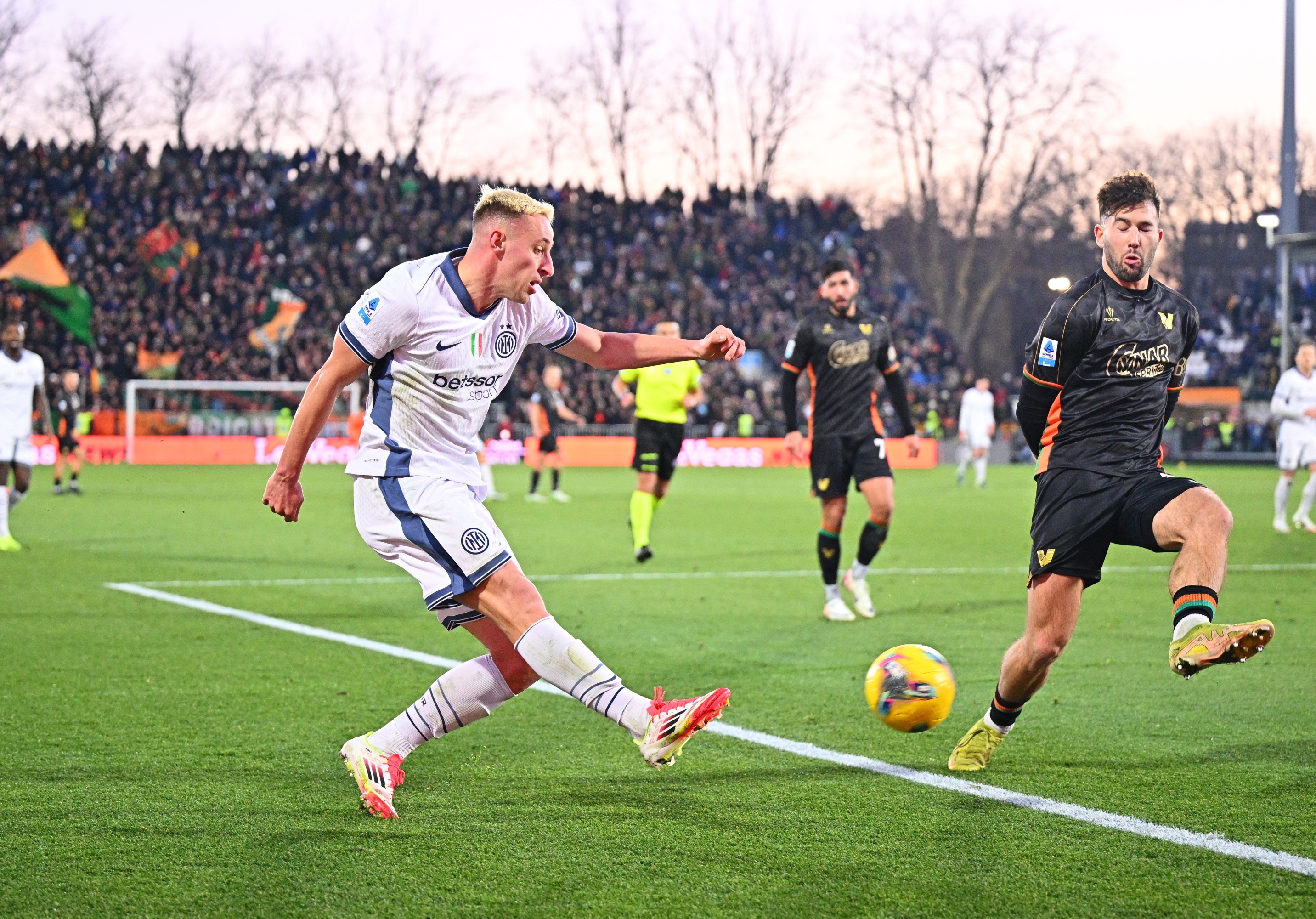 VENICE, ITALY - JANUARY 12:  Davide Frattesi of FC Internazionale in action during the Serie A match between Venezia and FC Internazionale at Stadio Pier Luigi Penzo on January 12, 2025 in Venice, Italy. (Photo by Mattia Ozbot - Inter/Inter via Getty Images)