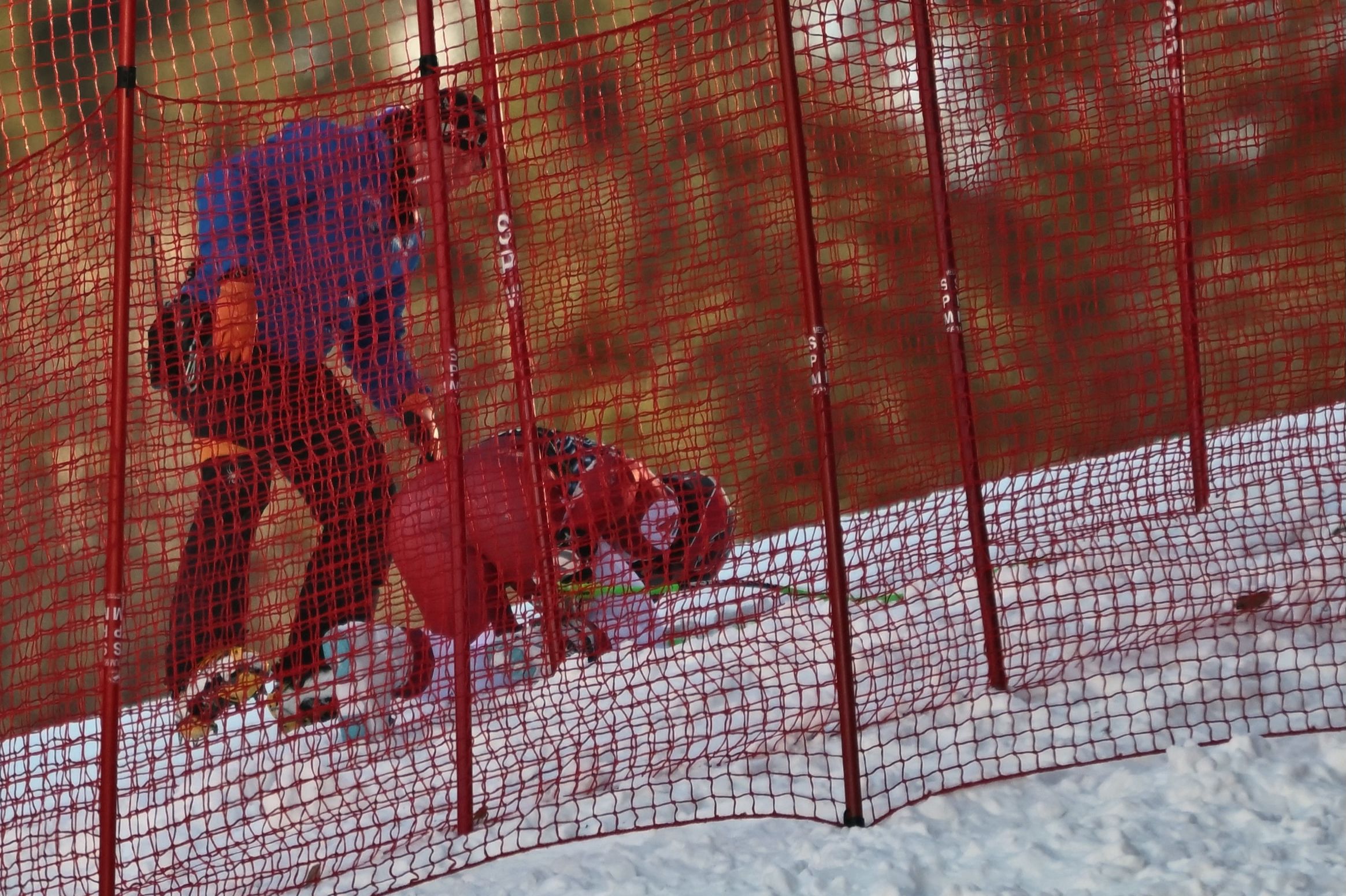 Austria?s Vincent Kriechmayr receives assistance after he crashed while competing in the men's Downhill event at the FIS Alpine Skiing World Cup in Wengen on January 18, 2025. (Photo by FABRICE COFFRINI / AFP)