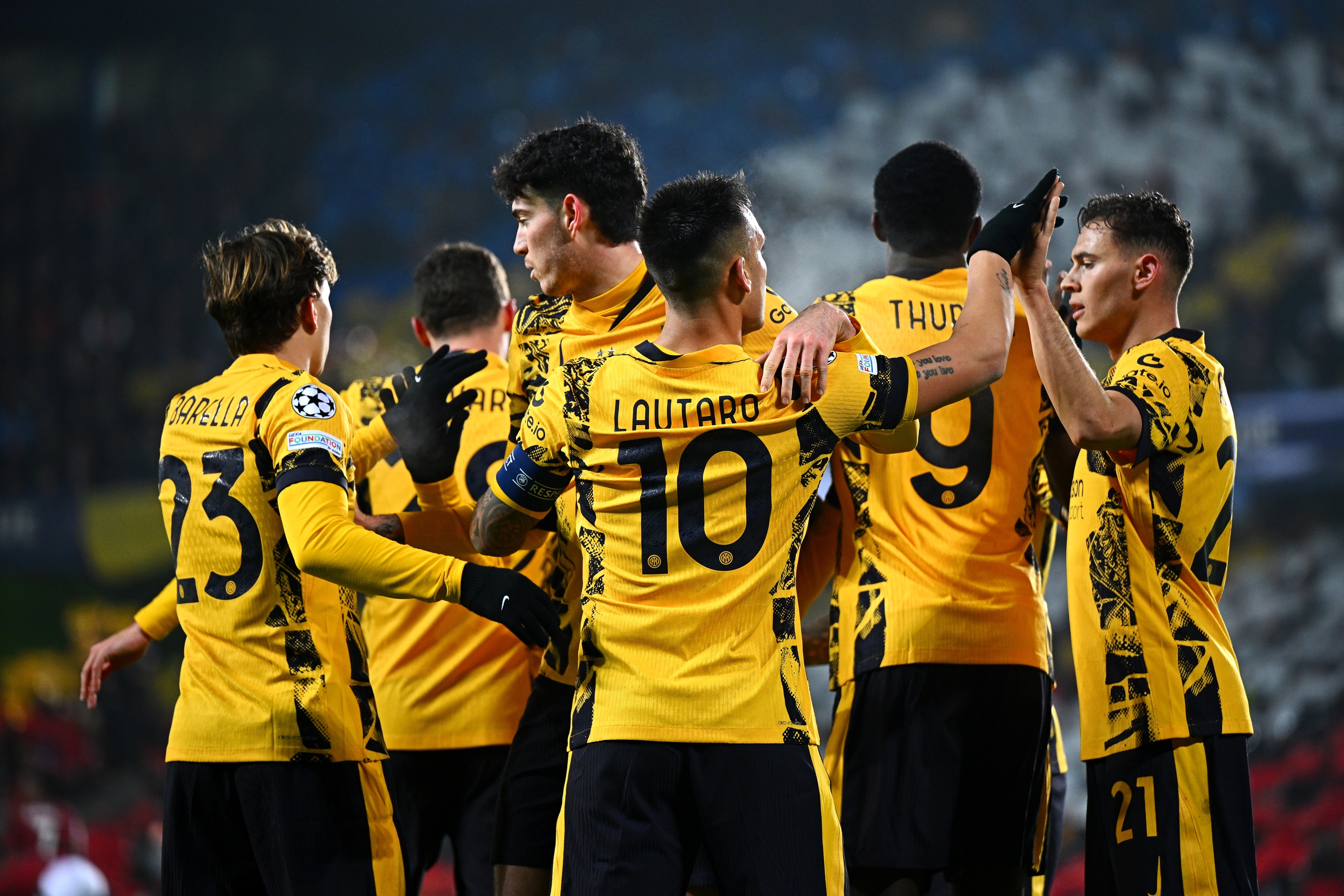 PRAGUE, CZECH REPUBLIC - JANUARY 22: Lautaro Martinez of FC Internazionale celebrates with teammates after scoring their team's first goal during the UEFA Champions League 2024/25 League Phase MD7 match between AC Sparta Praha and FC Internazionale Milano at Letna Stadium on January 22, 2025 in Prague, Czech Republic. (Photo by Mattia Ozbot - Inter/Inter via Getty Images)