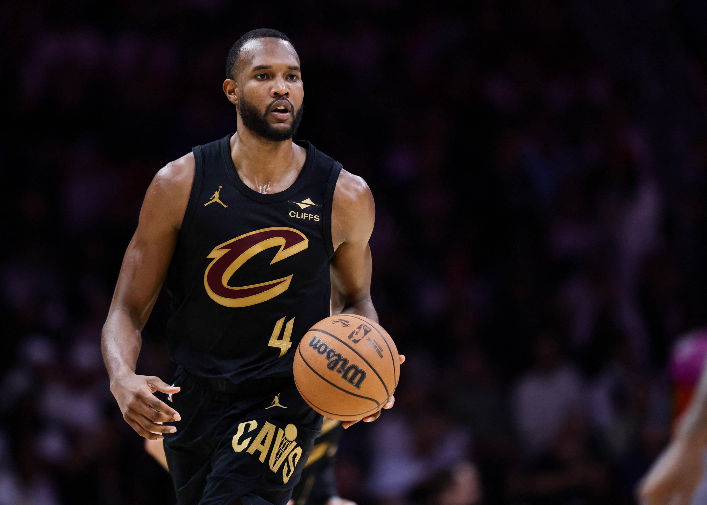 MIAMI, FLORIDA - JANUARY 29: Evan Mobley #4 of the Cleveland Cavaliers controls the ball against the Miami Heat during the second half at Kaseya Center on January 29, 2025 in Miami, Florida. NOTE TO USER: User expressly acknowledges and agrees that, by downloading and or using this Photograph, user is consenting to the terms and conditions of the Getty Images License Agreement.   Carmen Mandato/Getty Images/AFP (Photo by Carmen Mandato / GETTY IMAGES NORTH AMERICA / Getty Images via AFP)