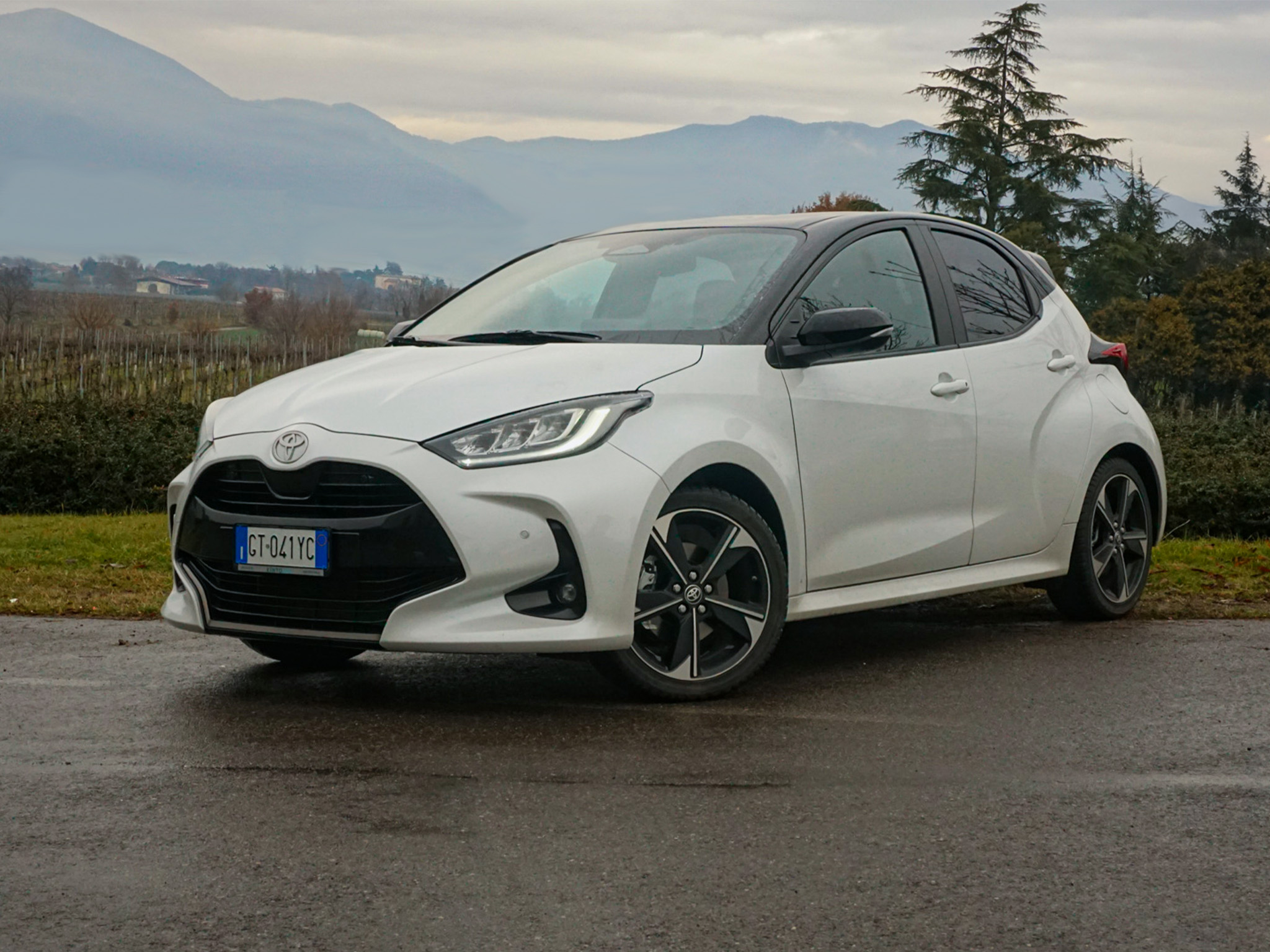 Toyota Yaris Hybrid 2025: prova su strada, 130 Cv, consumi, prezzo ...
