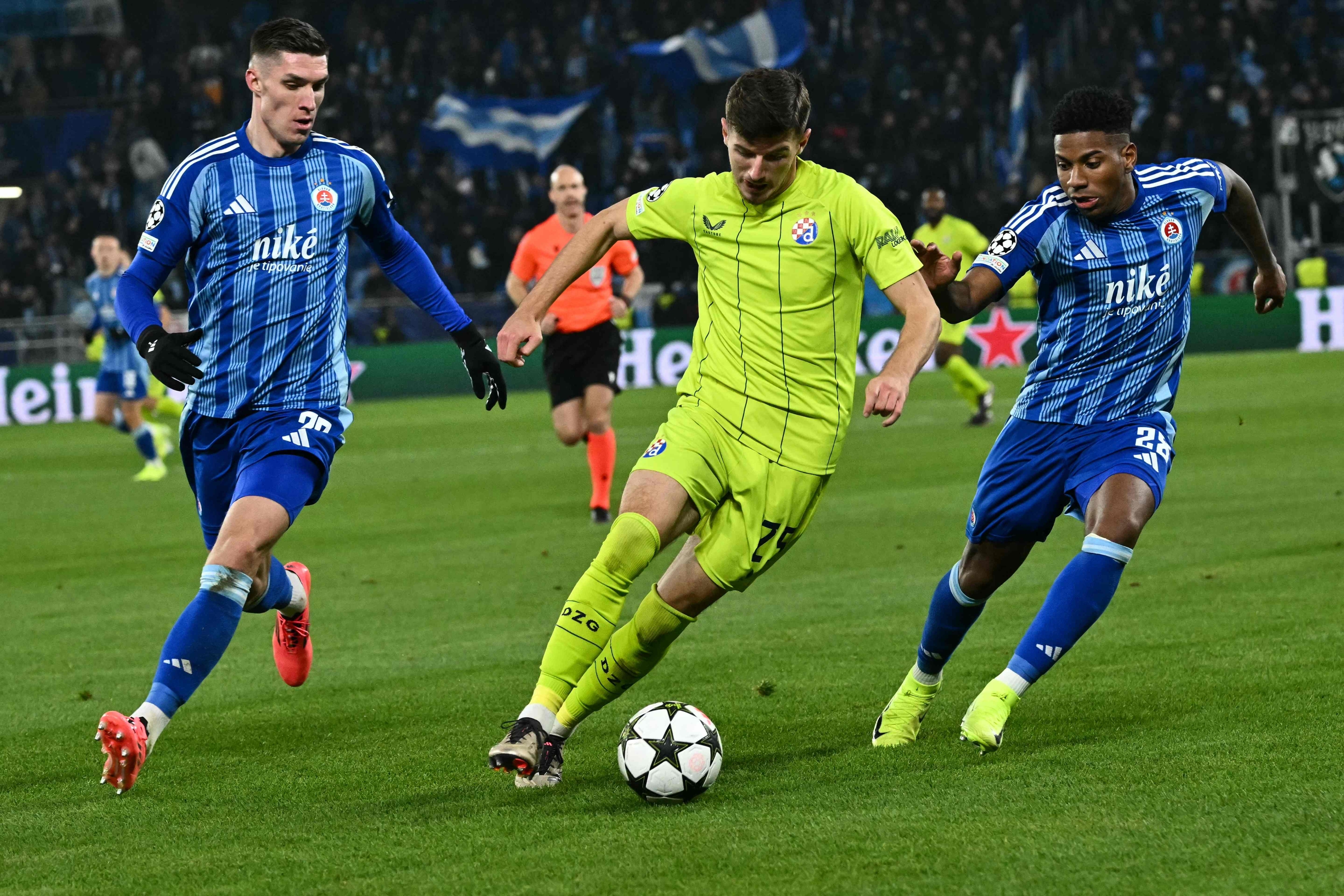 Slovan Bratislava's Panamanian defender #28 Cesar Blackman (R), Dinamo Zagreb's Croatian midfielder #25 Petar Sucic and Slovan Bratislava's Ukrainian midfielder #77 Danylo Ihnatenko vie for the ball during the UEFA Champions League football match SK Slovan Bratislava vs GNK Dinamo Zagreb in Bratislava, Slovakia on November 5, 2024. (Photo by Joe Klamar / AFP)