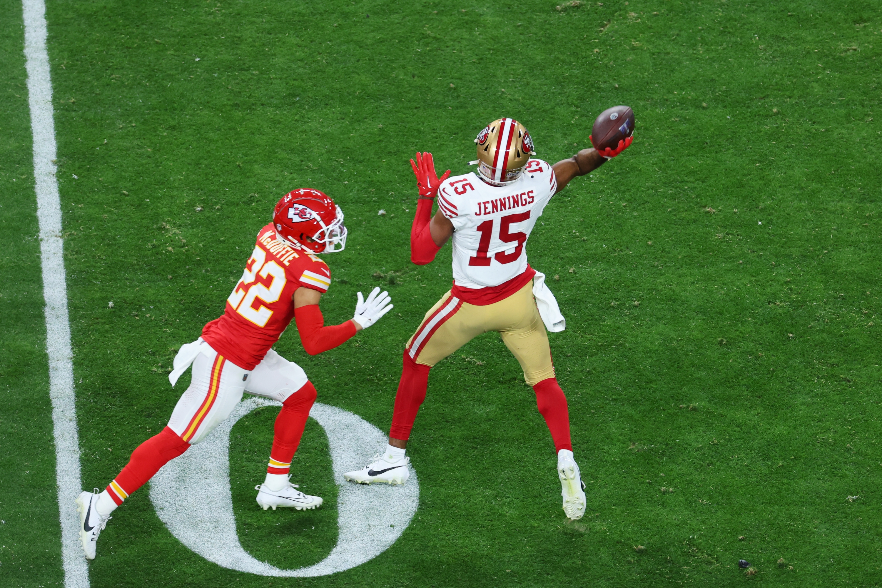 LAS VEGAS, NEVADA - FEBRUARY 11: Jauan Jennings #15 of the San Francisco 49ers throws the ball to Christian McCaffrey #23 for a touchdown in the second quarter against the Kansas City Chiefs during Super Bowl LVIII at Allegiant Stadium on February 11, 2024 in Las Vegas, Nevada.   Michael Reaves/Getty Images/AFP (Photo by Michael Reaves / GETTY IMAGES NORTH AMERICA / Getty Images via AFP)