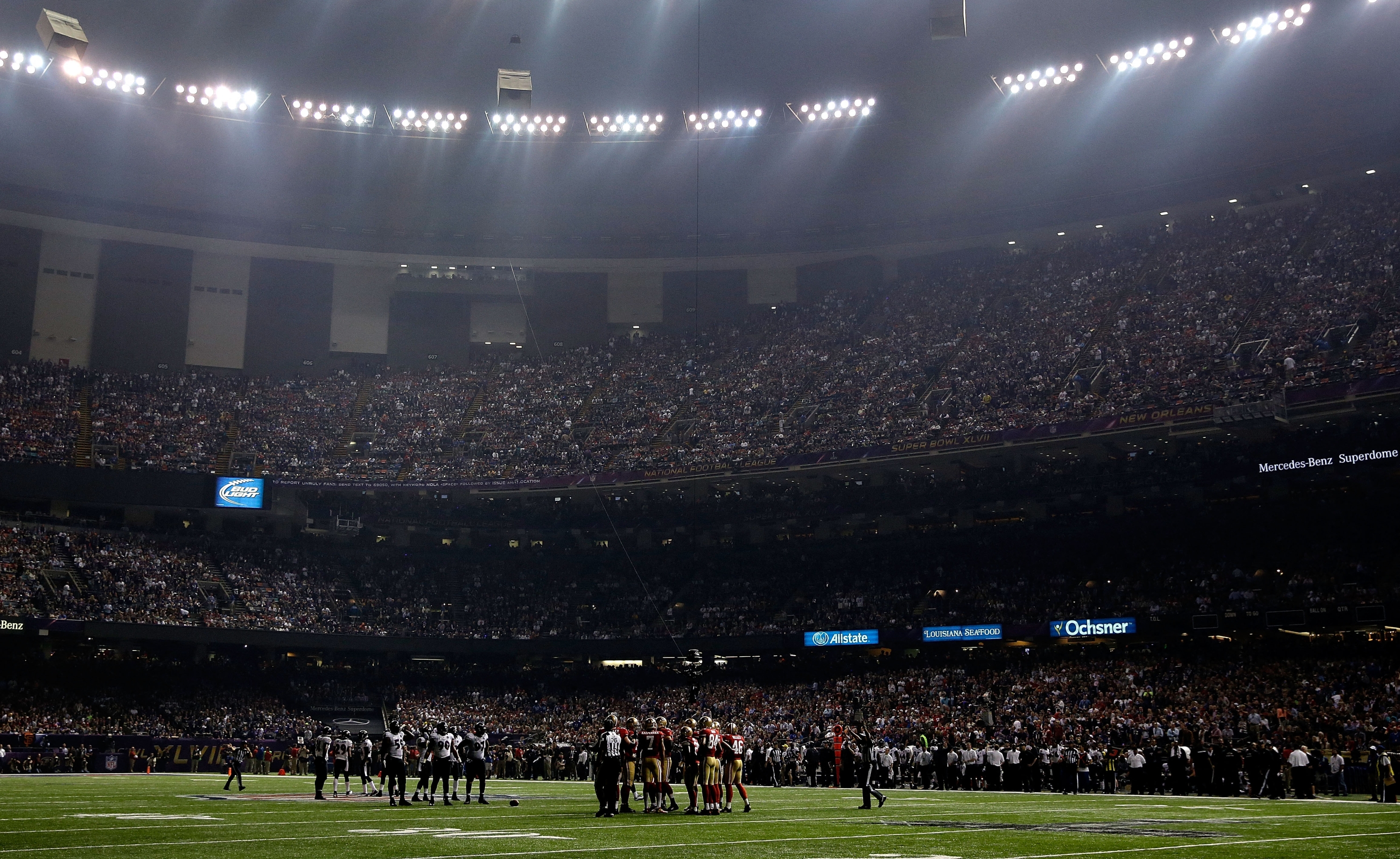 NEW ORLEANS, LA - FEBRUARY 03: A general view of the Mercedes-Benz Superdome after a sudden power outage that lasted 34 minutes in the second half during Super Bowl XLVII between the Baltimore Ravens and the San Francisco 49ers at the Mercedes-Benz Superdome on February 3, 2013 in New Orleans, Louisiana.   Ezra Shaw/Getty Images/AFP (Photo by EZRA SHAW / GETTY IMAGES NORTH AMERICA / Getty Images via AFP)