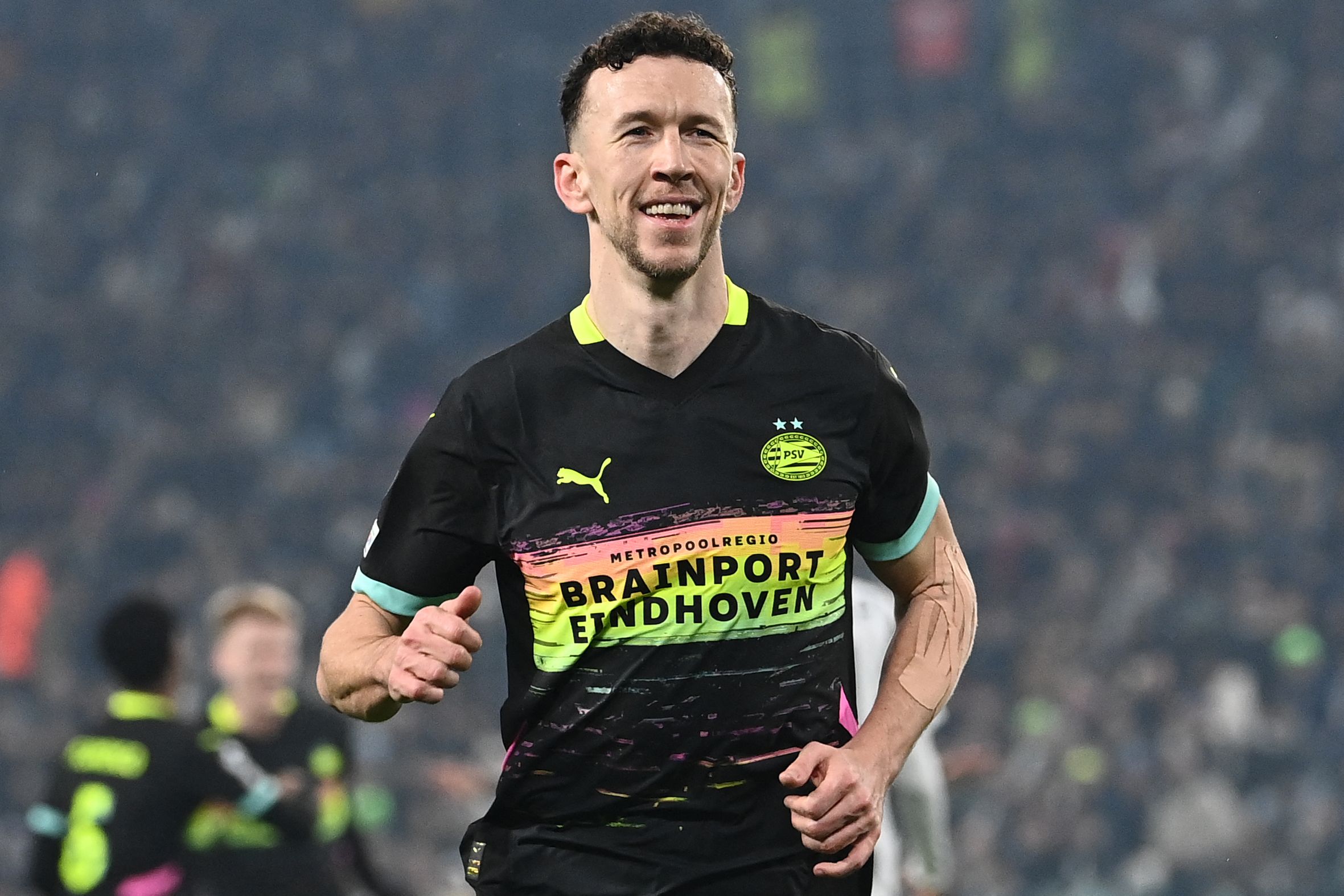 PSV Eindhoven's Croatian forward #05 Ivan Perisic celebrates scoring his team's first goal during the UEFA Champions League knockout phase play-off 1st leg football match between Juventus and PSV Eindhoven at the Allianz stadium in Turin, on February 11, 2025. (Photo by Isabella BONOTTO / AFP)