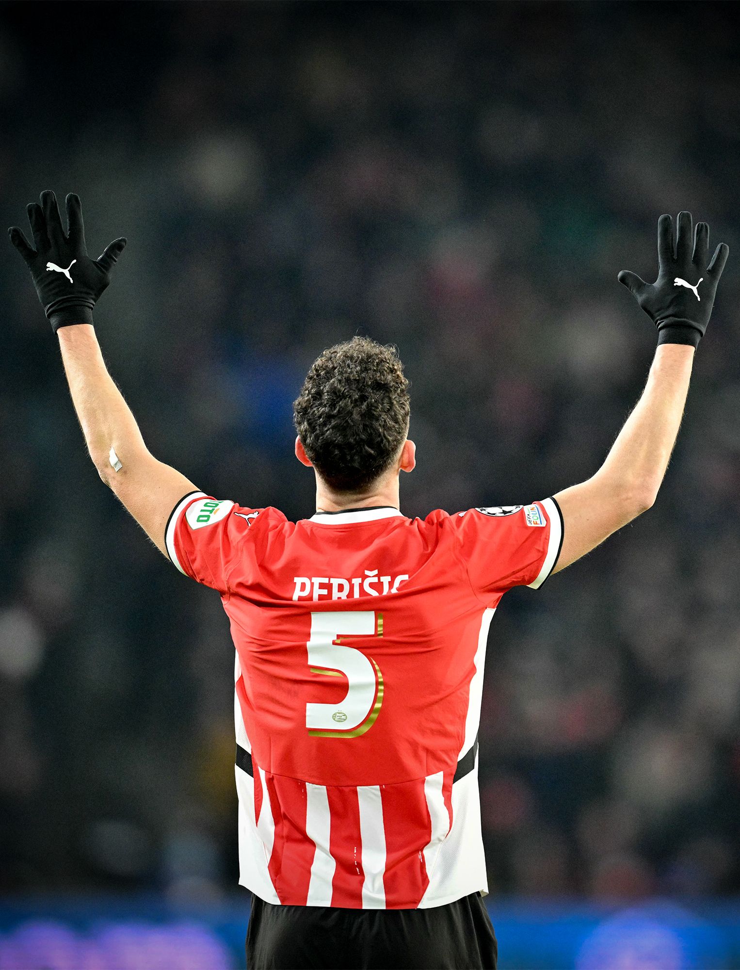 PSV Eindhoven's Croatian forward #05 Ivan Perisic celebrates scoring his team's first goal during the UEFA Champions League knockout phase play-off 2nd leg football match between PSV Eindhoven and Juventus at the Philips Stadion in Eindhoven on February 19, 2025. (Photo by NICOLAS TUCAT / AFP)