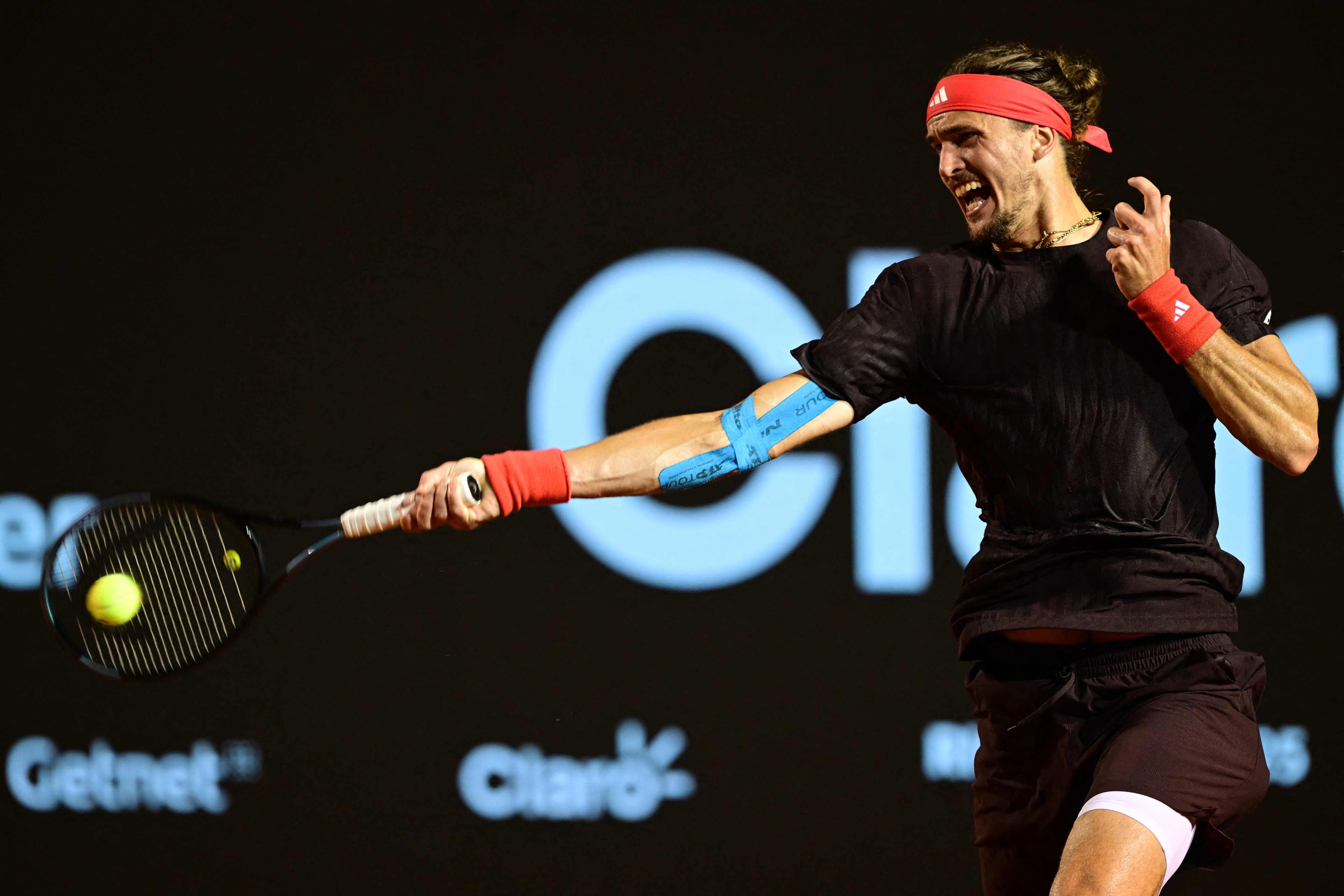 Germany Alexander Zverev returns to Argentine Francisco Comesana during their quarter final tennis match at the ATP 500 Rio Open in Rio de Janeiro, Brazil on February 21, 2025. (Photo by Pablo PORCIUNCULA / AFP)