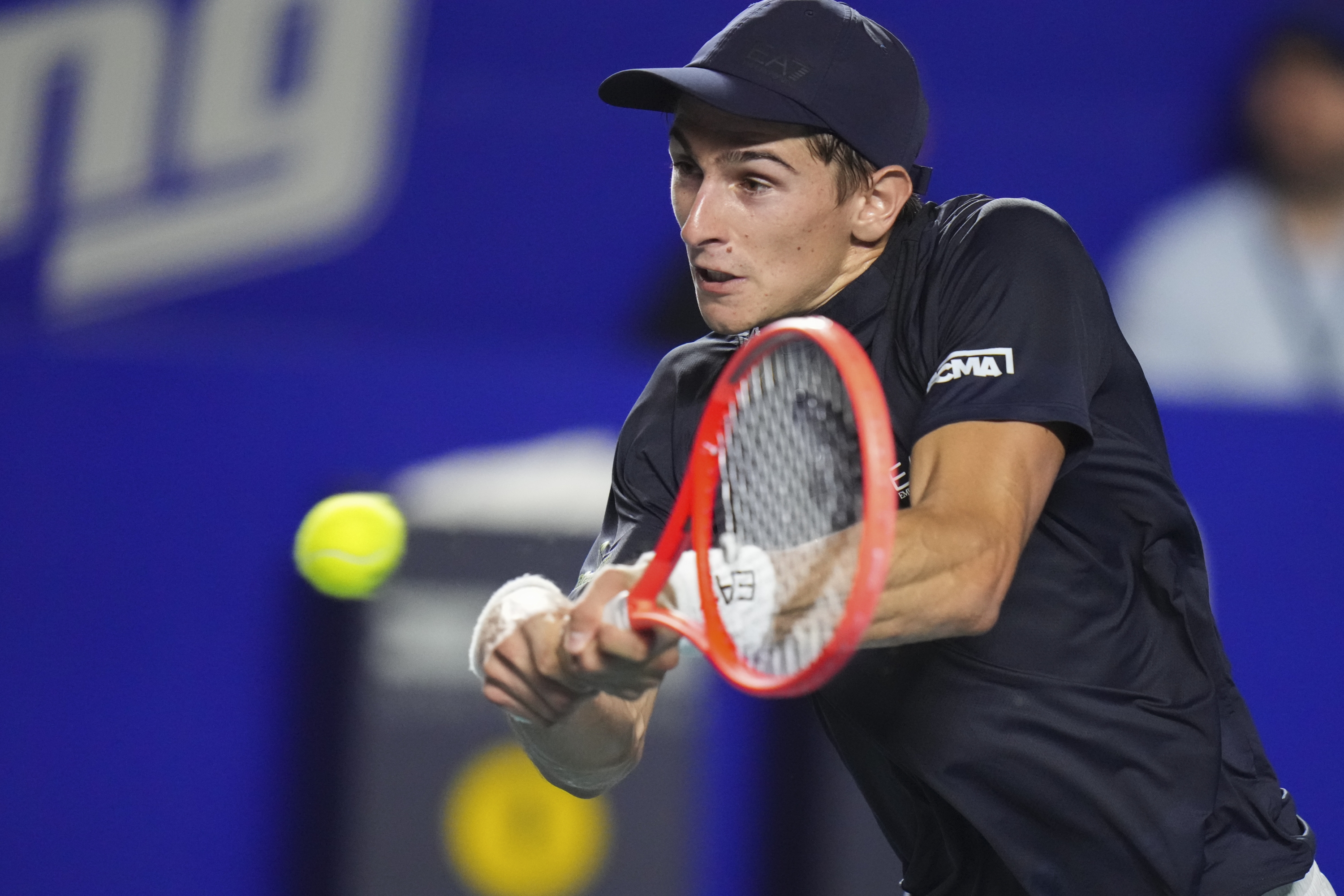 Matteo Arnaldi of Italy, hits a return to Germany's Alexander Zverev during a Mexican Open tennis match in Acapulco, Mexico, Tuesday, Feb. 25, 2025. (AP Photo/Eduardo Verdugo)