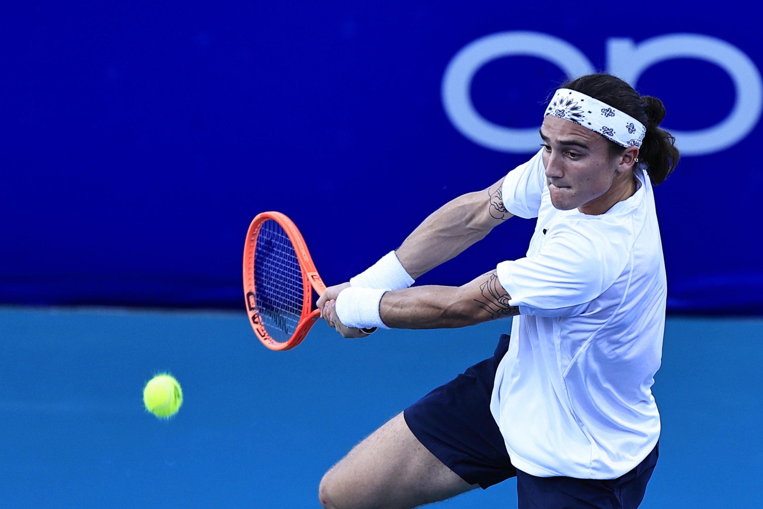 epa11924741 Mattia Bellucci of Italy returns a ball to Alejandro Davidovich Fokina (not pictured) of Spain during the Mexican Open tennis tournament in Acapulco, Mexico, 25 February 2025.  EPA/DAVID GUZMAN