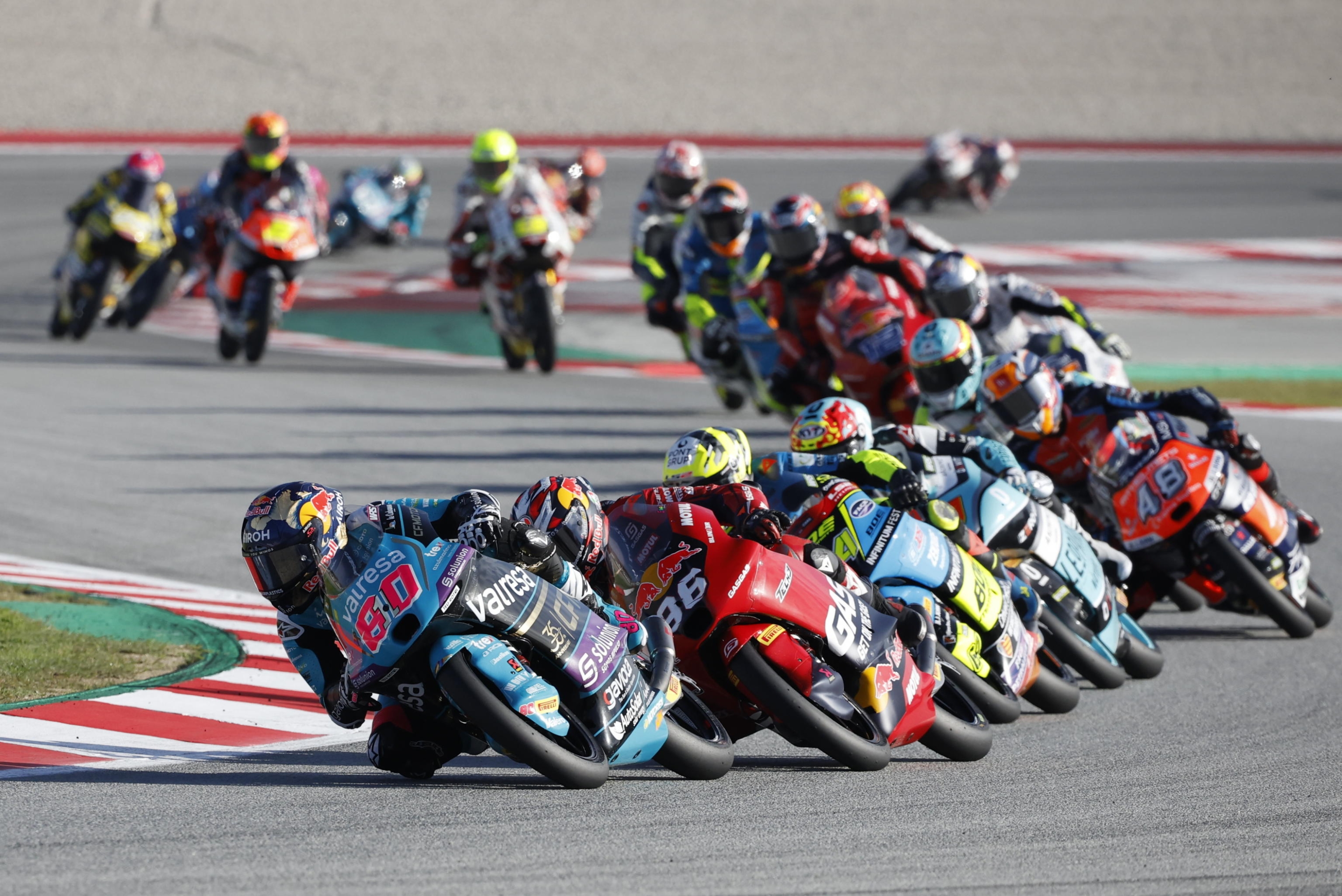 epaselect epa11725389 CFMOTO rider David Alonso of Colombia (L) leads the pack during the Moto3 race in the Motorcycling Solidarity Grand Prix of Barcelona, in Barcelona, Spain, 17 November 2024. The Motorcycling Solidarity Grand Prix of Barcelona is held at the Circuit de Barcelona-Catalunya racetrack on 17 November 2024 replacing the Grand Prix of Valencia season ender.  EPA/Alberto Estevez