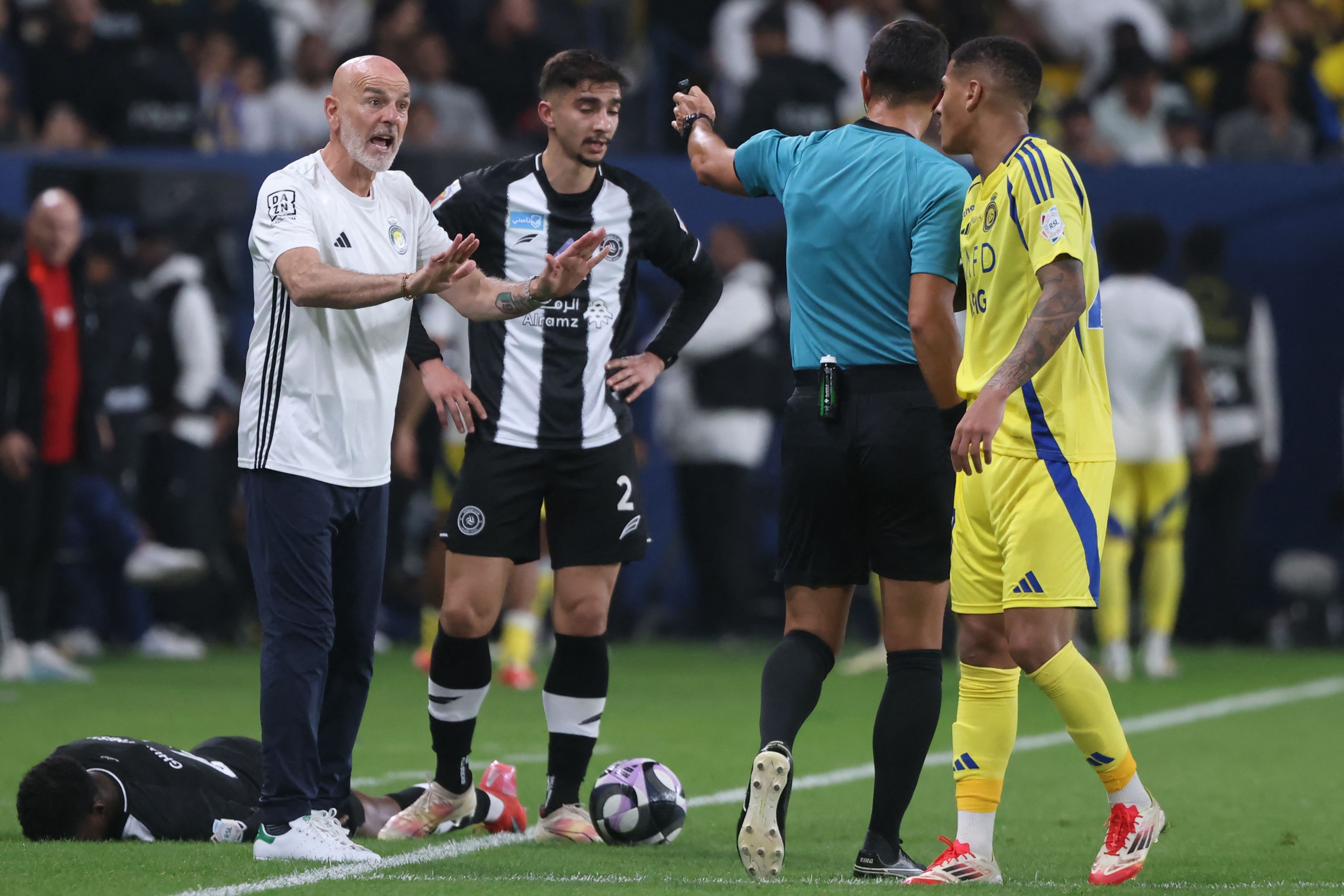 Nassr's Italian coach Stefano Pioli speaks to the referee during the Saudi Pro League football match between Al-Nassr and Al-Shabab at Al-Awwal Park in Riyadh on March 7, 2025. (Photo by Fayez NURELDINE / AFP)