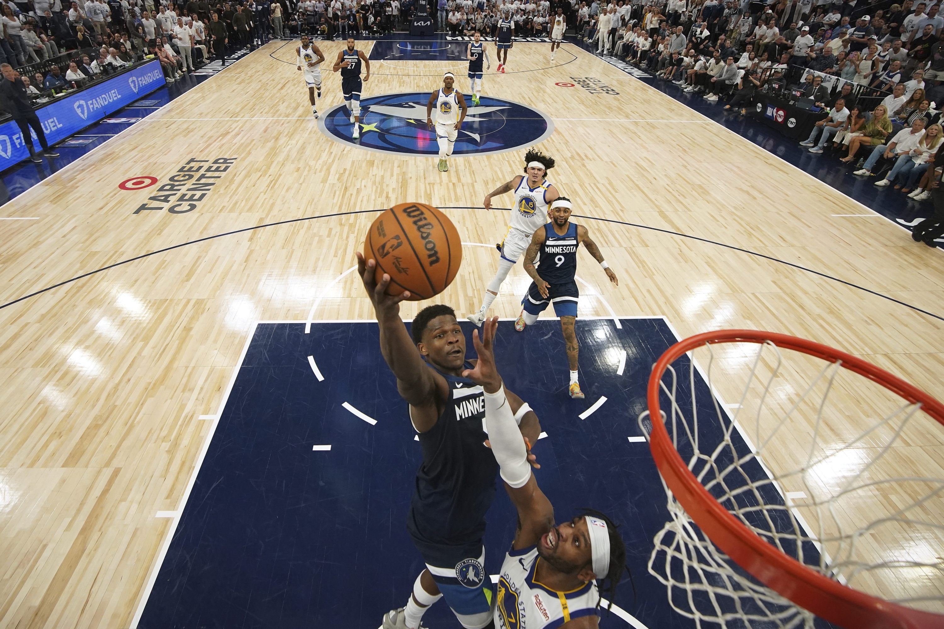 Minnesota Timberwolves guard Anthony Edwards (5) goes up for a shot as Golden State Warriors guard Buddy Hield (7) defends during the first half of Game 5 of an NBA basketball second-round playoff series, Wednesday, May 14, 2025, in Minneapolis. (AP Photo/Abbie Parr) Associated Press / LaPresse Only italy and spain