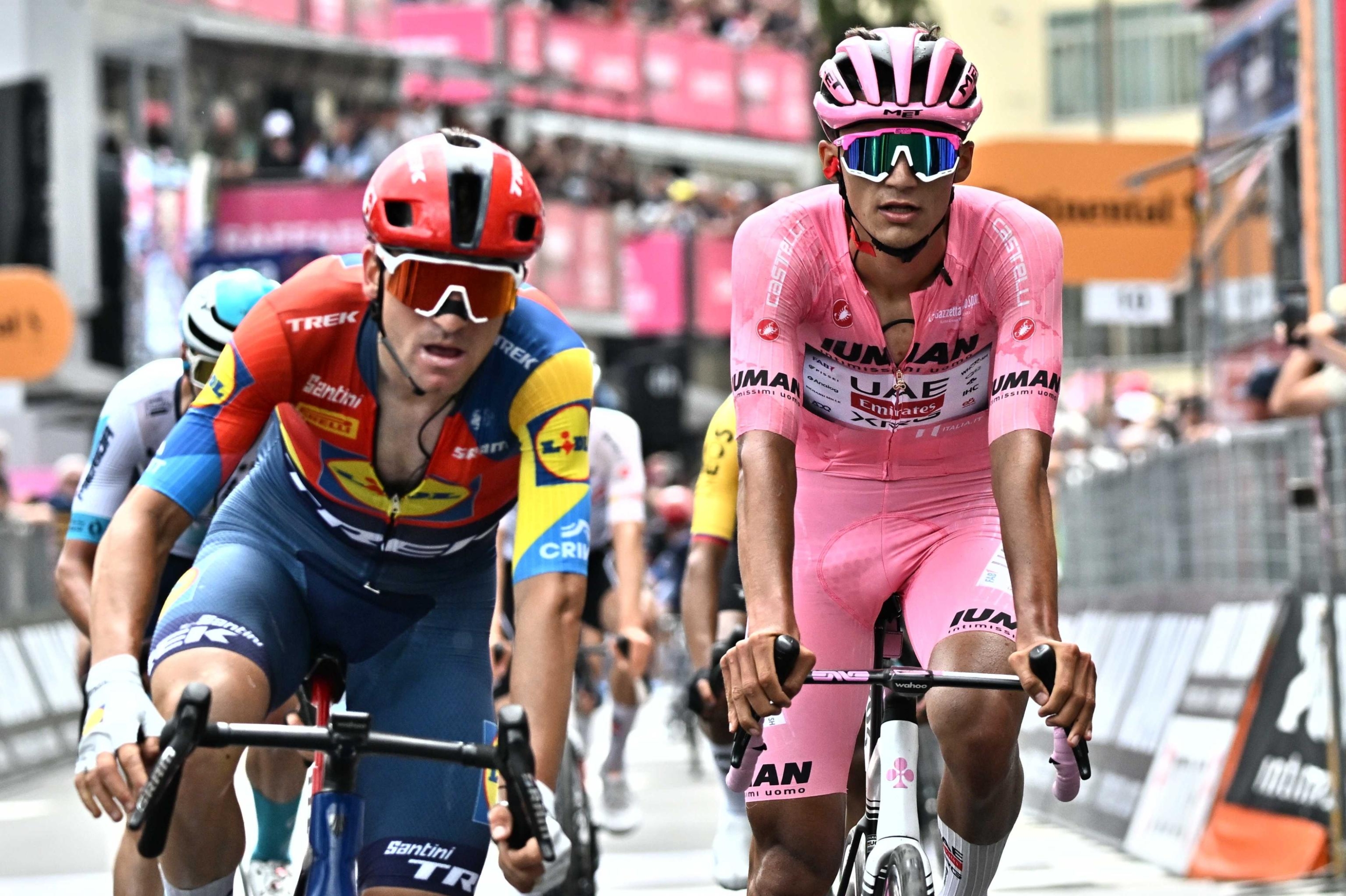 Mexican rider Isaac Del Toro Romero of Uae Team Emirates Xrg retaining the overall leader's pink jersey, retaining the overall leader's pink jersey, after the finish line of 11th stage of the 108 Giro d'Italia 2025, cycling race over 186 km from Viareggio to Castelnovo Ne' Monti, Italy, 21 May 2025. ANSA/LUCA ZENNARO