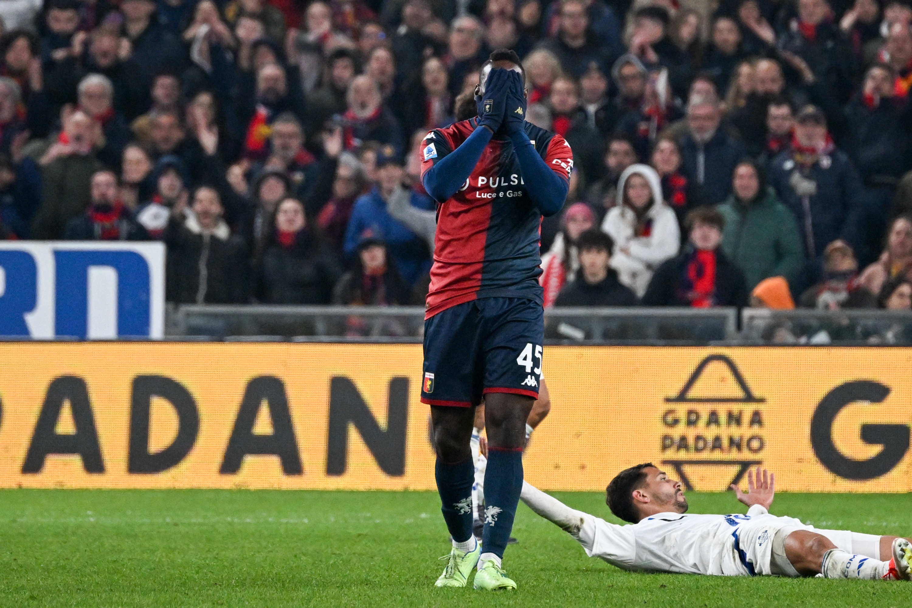 Genoa?s Mario Balotelli delusion during the Serie A soccer match between Genoa and Como at the Luigi Ferraris Stadium in Genoa, Italy - Thursday, November 07, 2024. Sport - Soccer . (Photo by Tano Pecoraro/Lapresse)